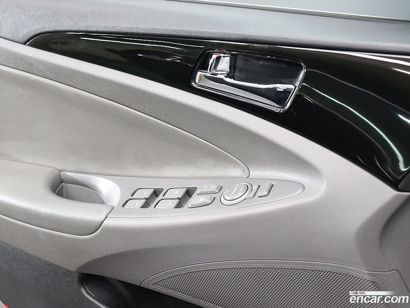 Hyundai YF Sonata 2011 — 14