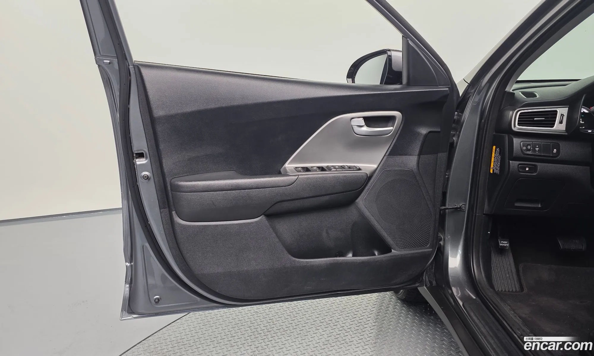 Kia Niro 2016 — 8