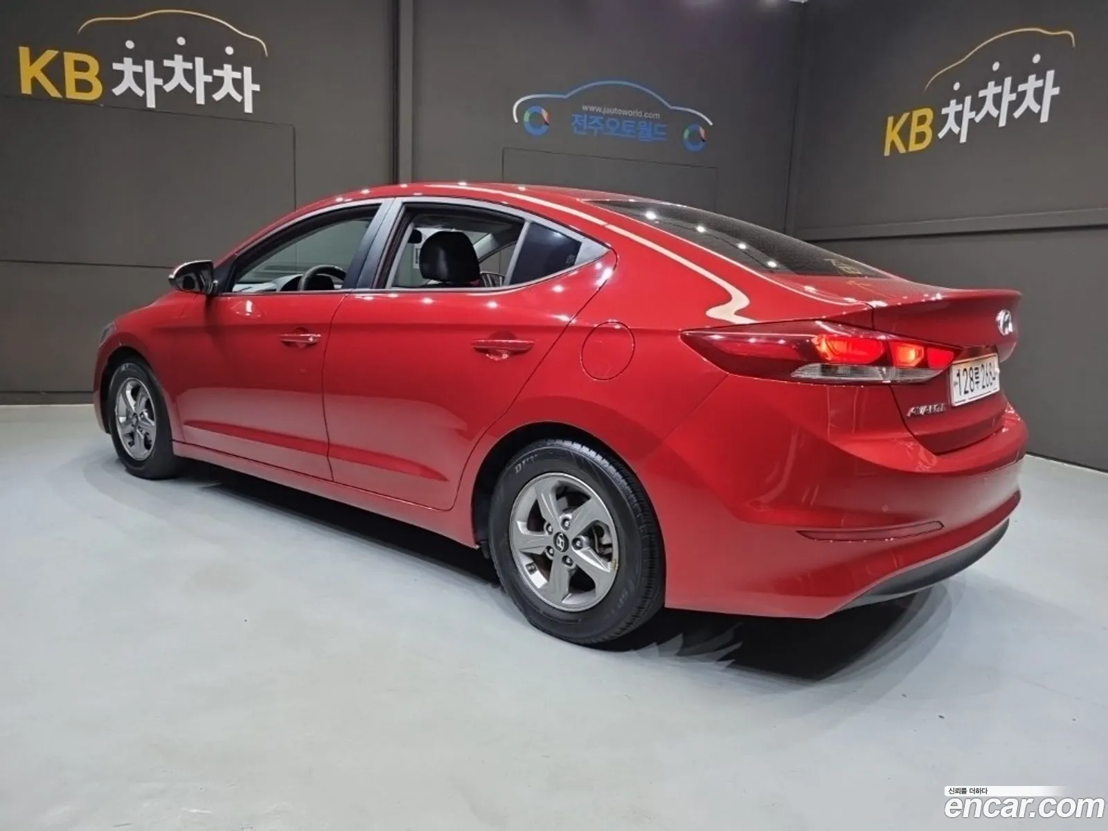 Hyundai Elantra AD 2018 — 10