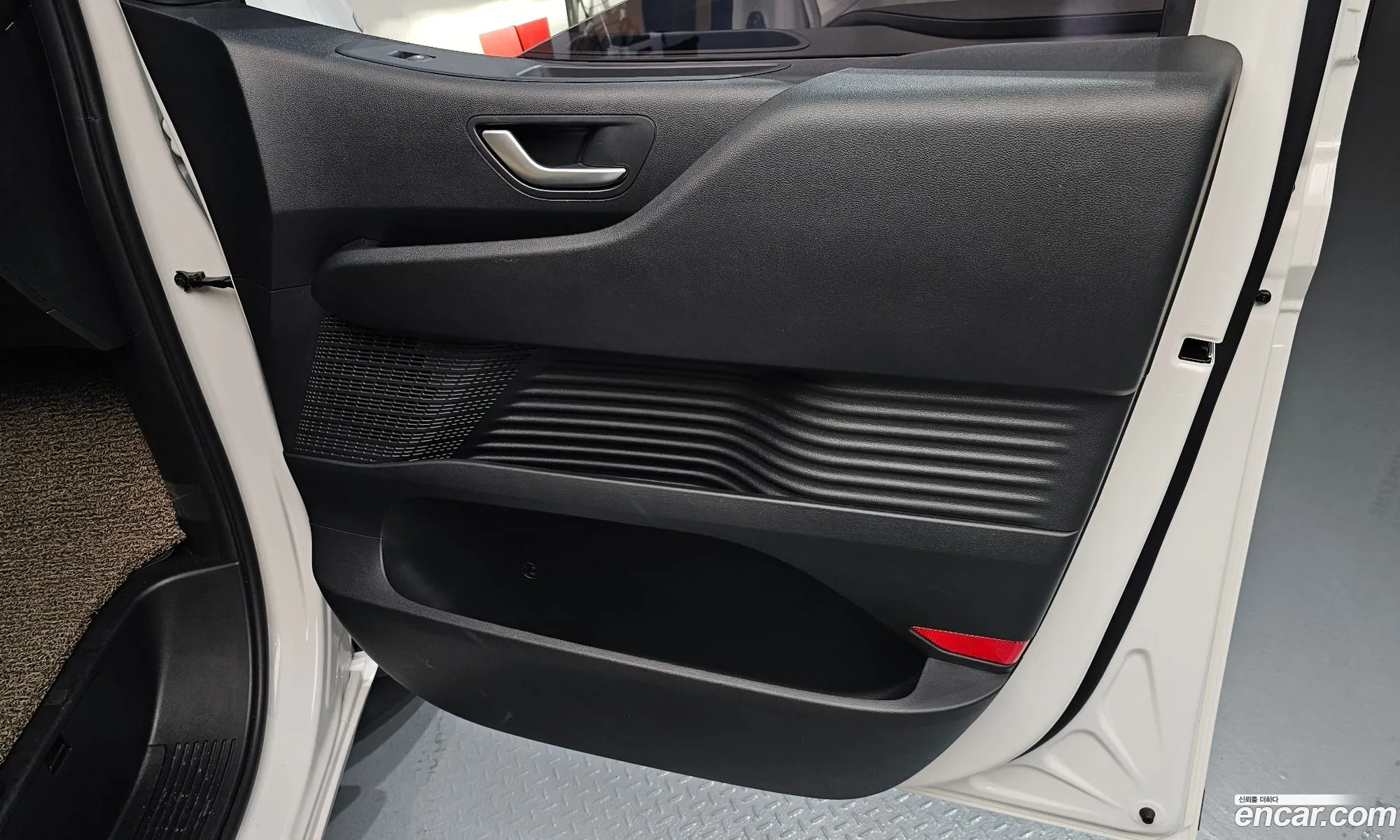 Hyundai Staria 2025 — 35