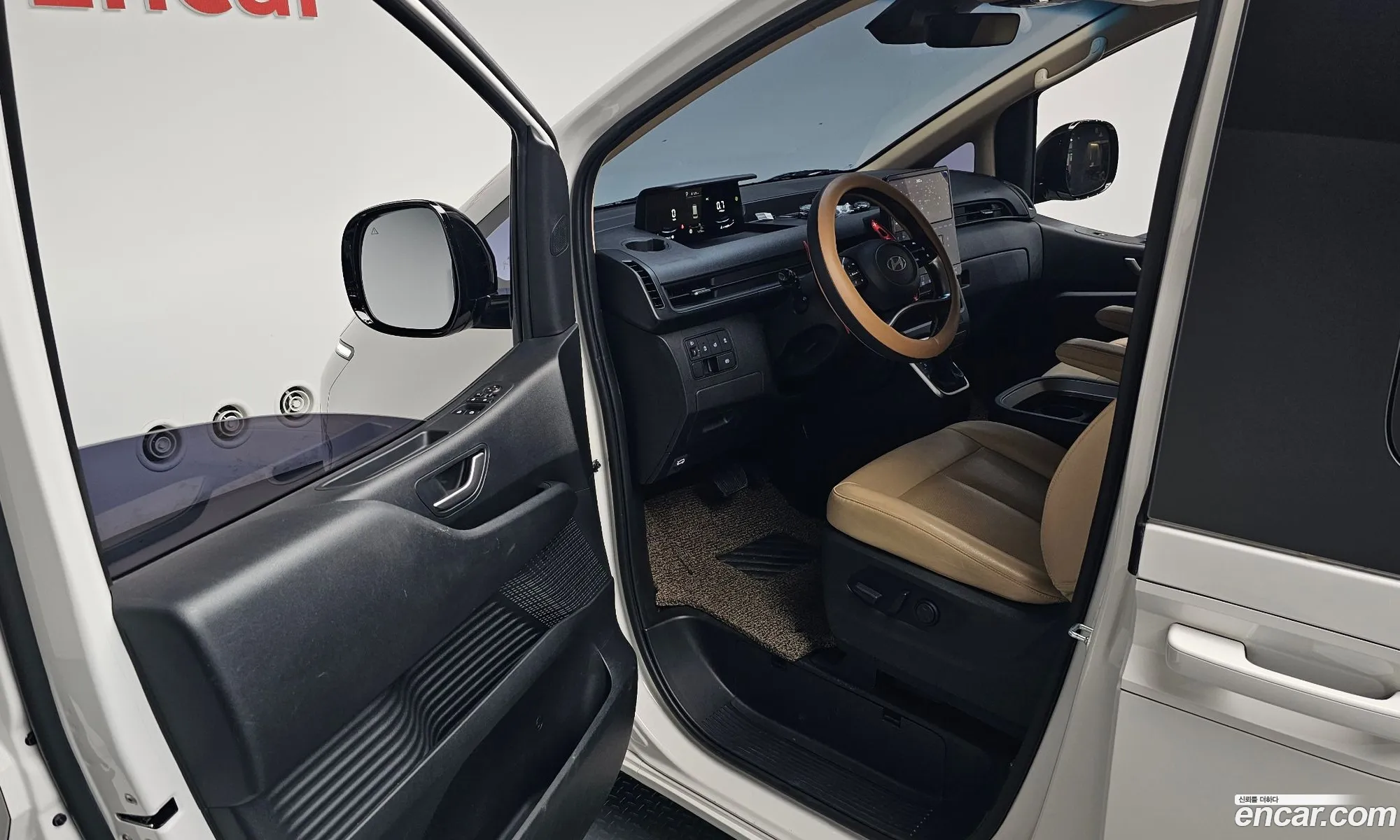 Hyundai Staria 2025 — 30