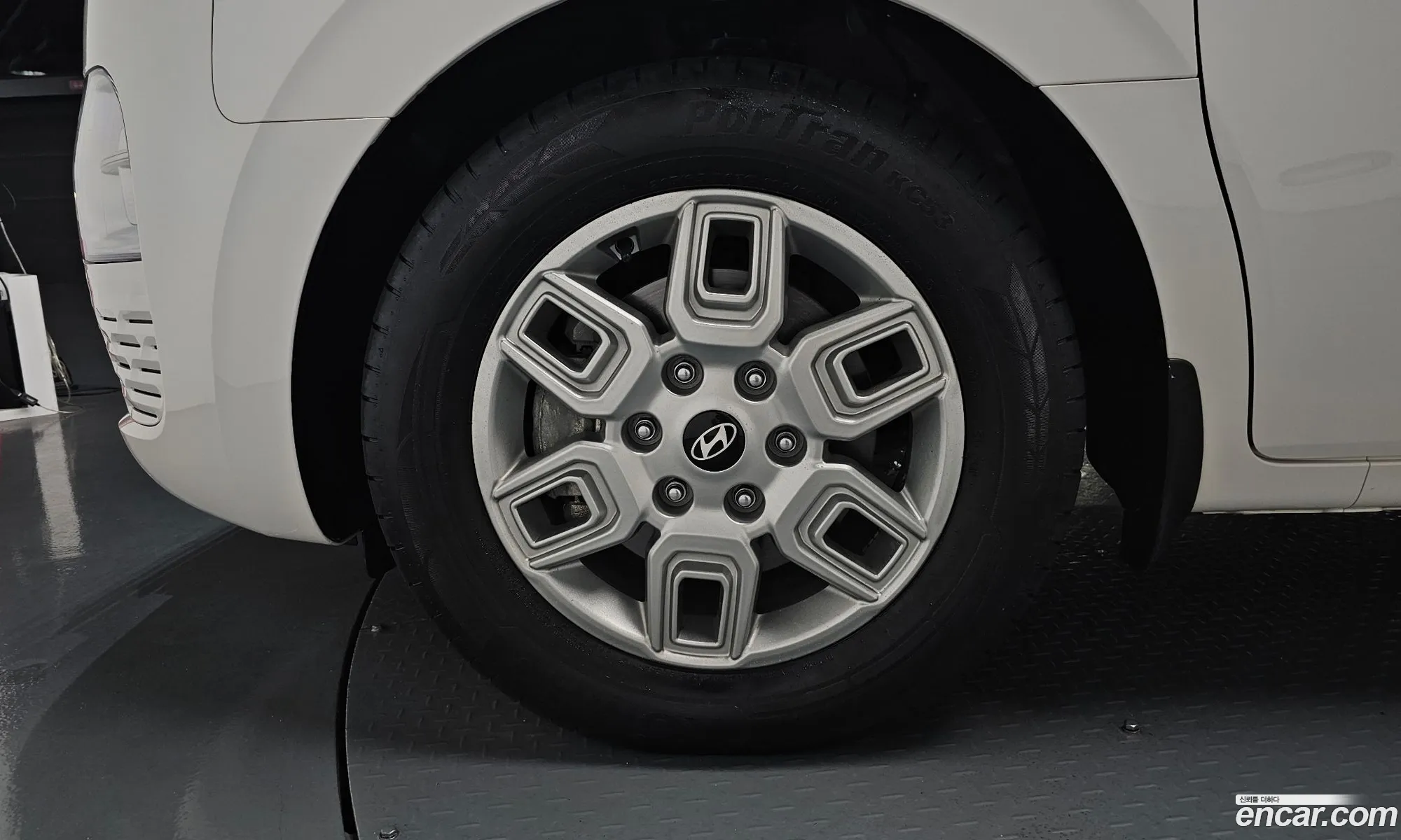 Hyundai Staria 2025 — 3