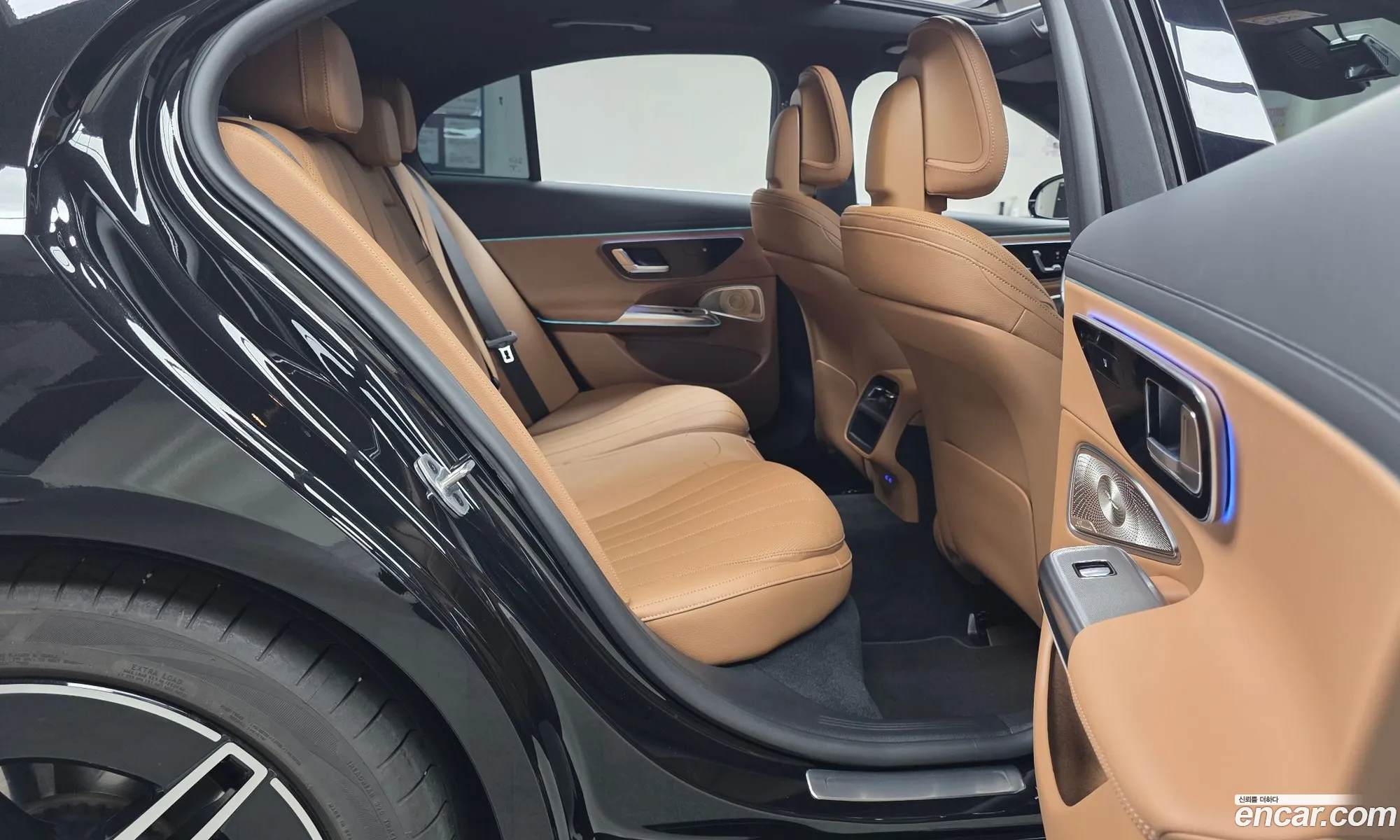 Mercedes-Benz E-Class W214 2025 — 28
