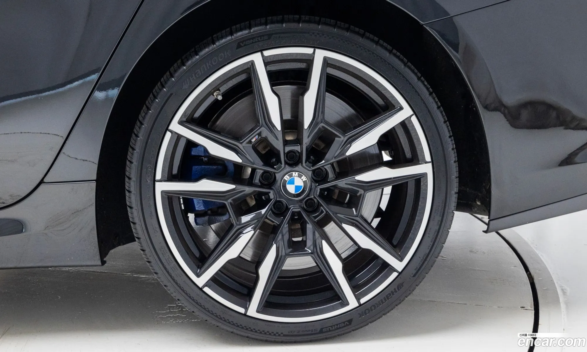 BMW 8 Series 2023 — 18