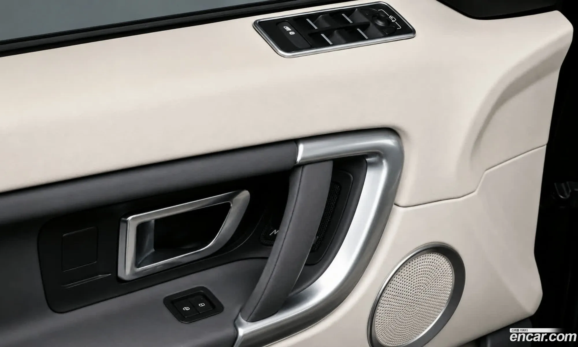 Land Rover Discovery Sport 2017 — 16