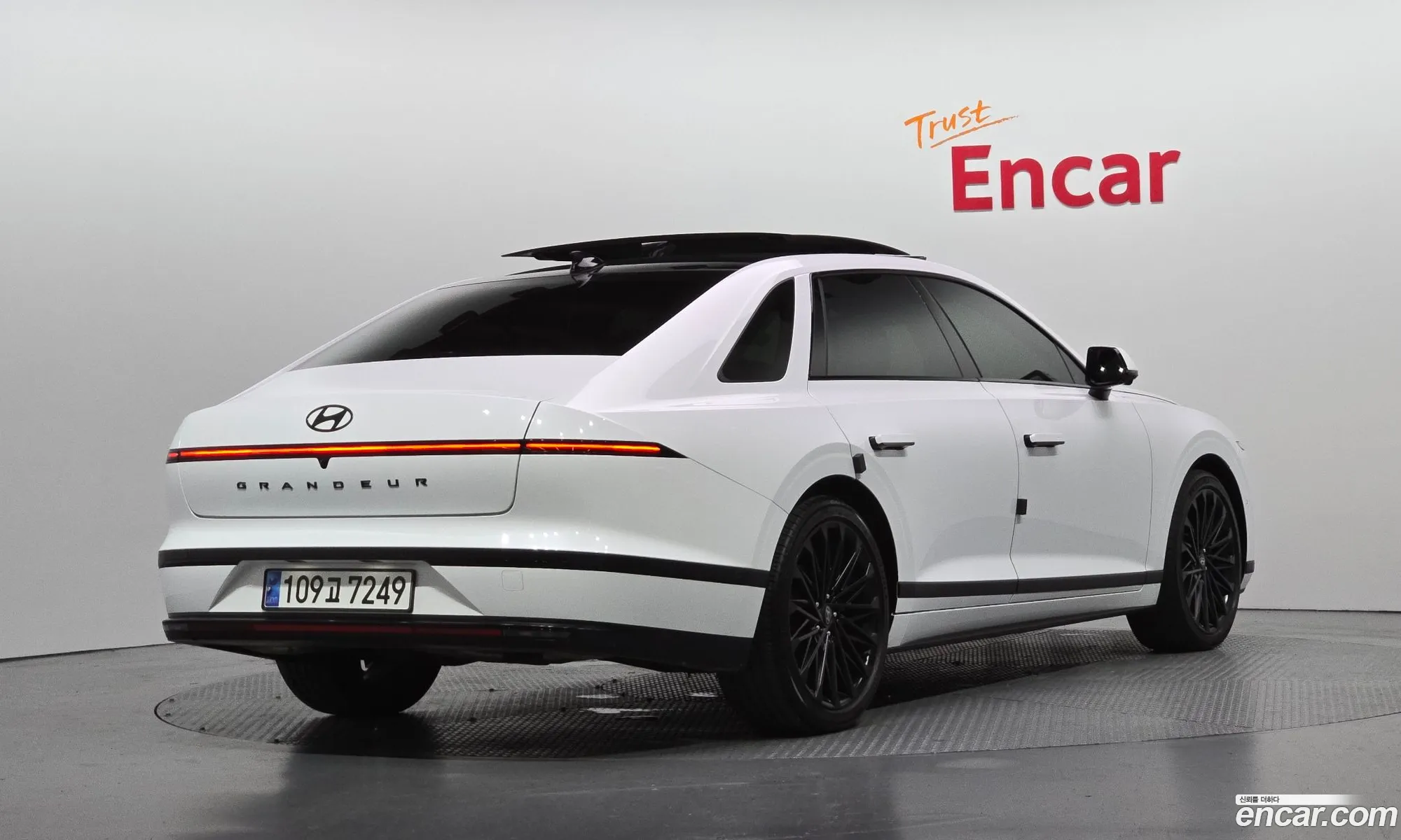 Hyundai Grandeur Hybrid 2023 — 34
