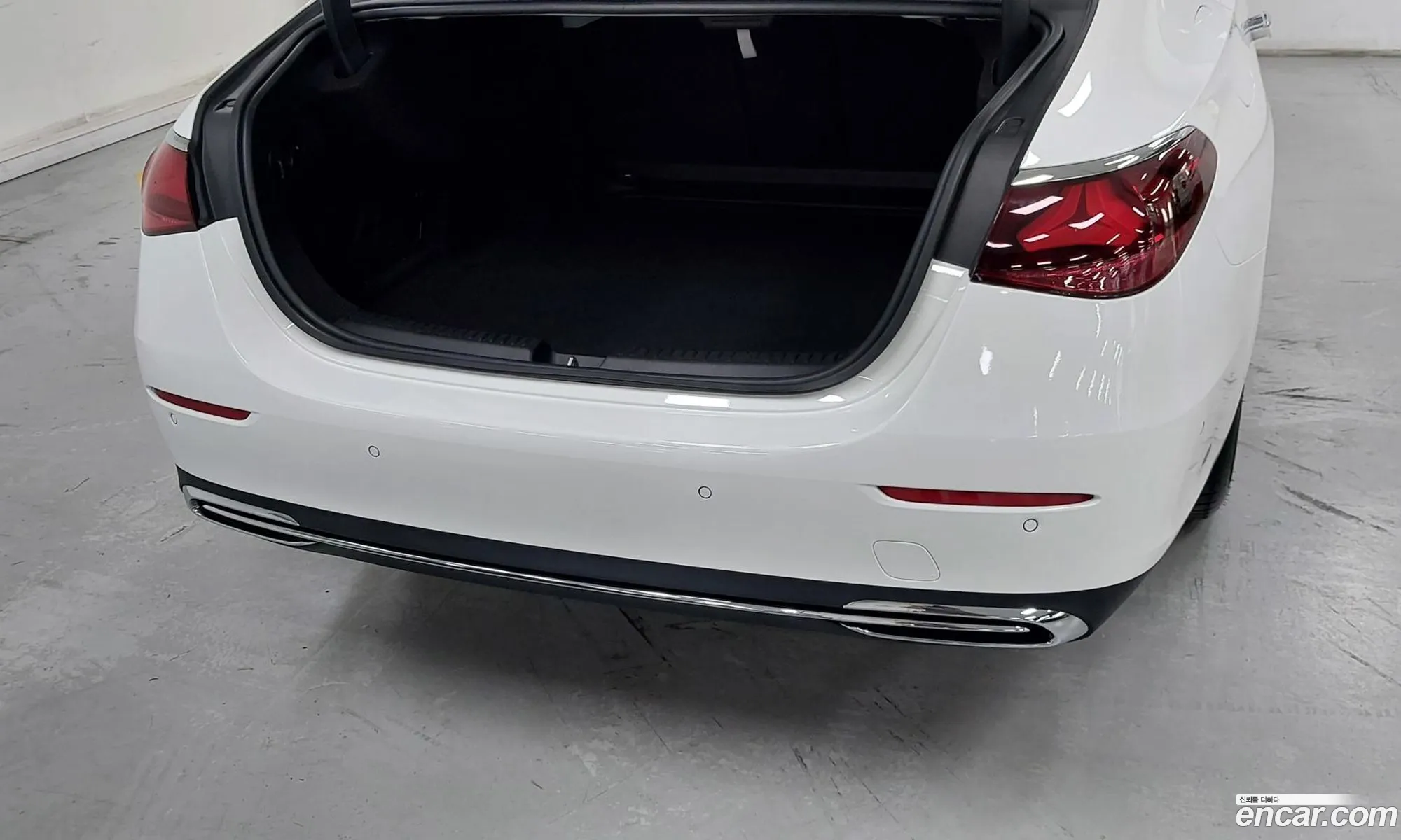 Mercedes-Benz E-Class W214 2024 — 18