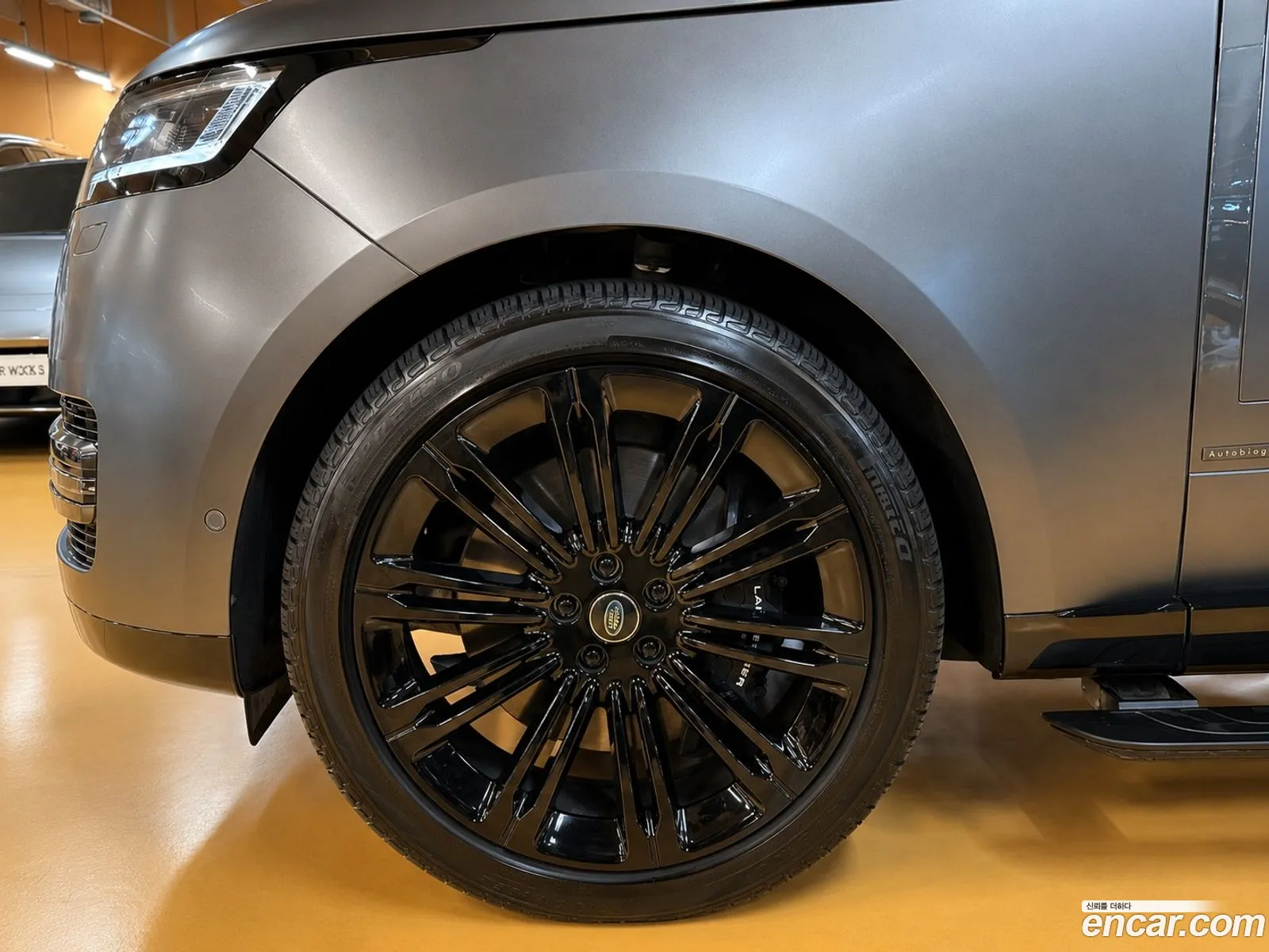 Land Rover Range Rover 2024 — 18
