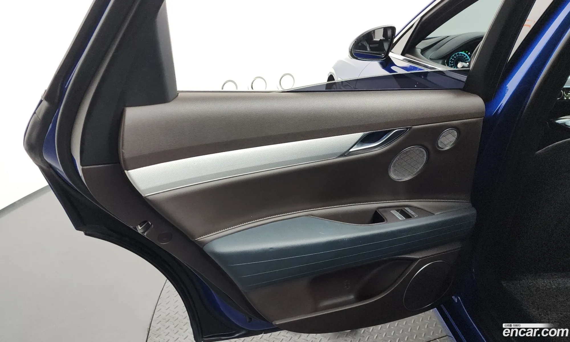 Genesis Electrified G80 2022 — 11