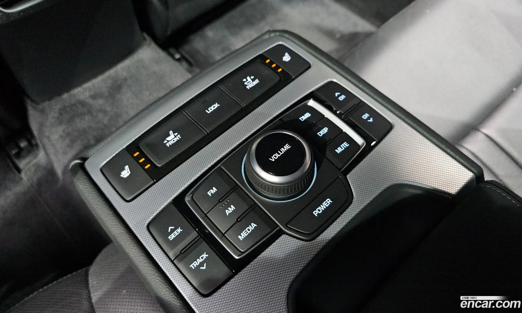 Genesis G80 2017 KMHGL41DBHU231662 — 28