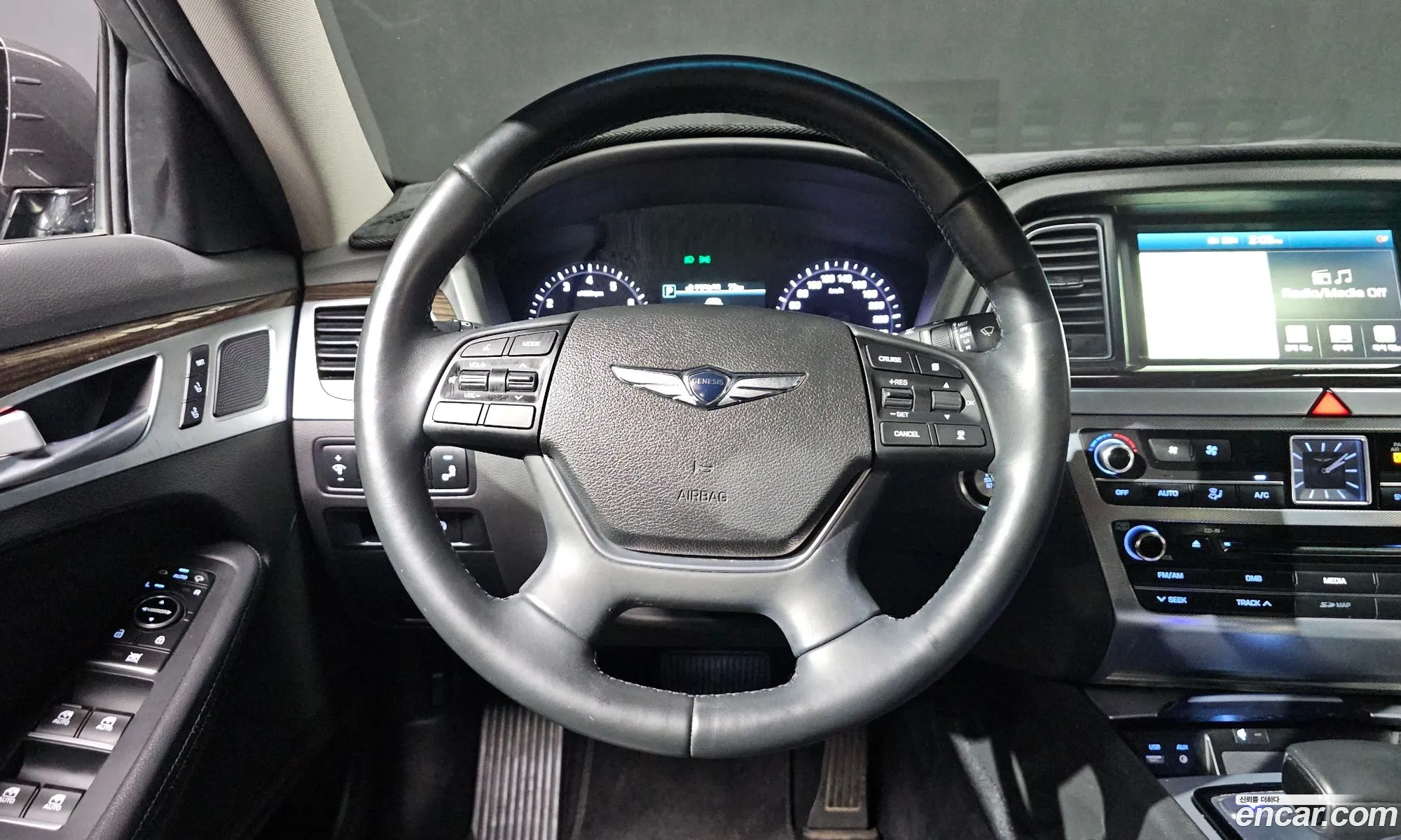 Genesis G80 2017 KMHGL41DBHU231662 — 17