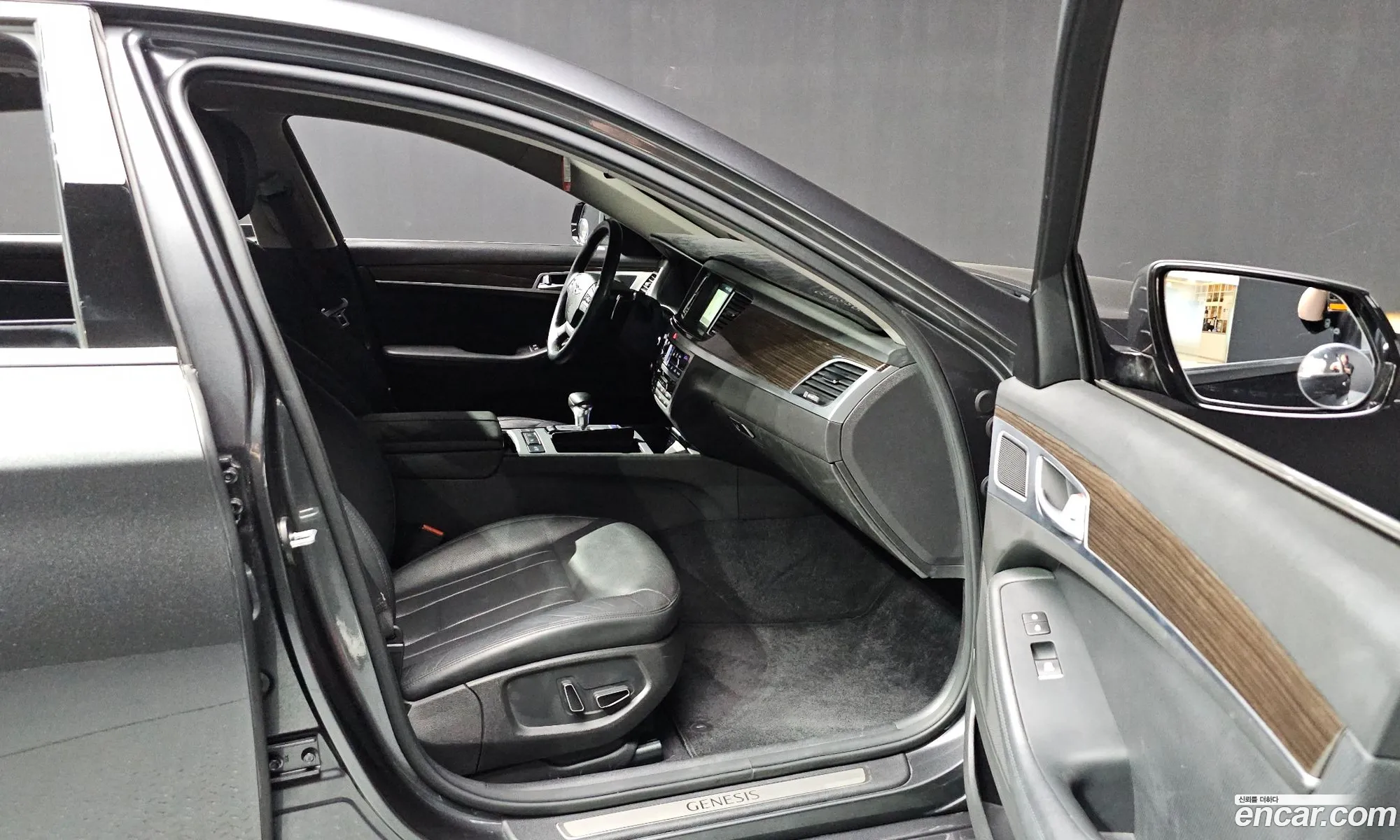 Genesis G80 2017 KMHGL41DBHU231662 — 3