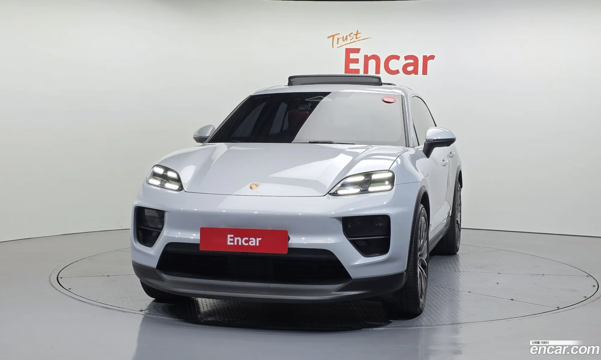 Porsche Macan EV