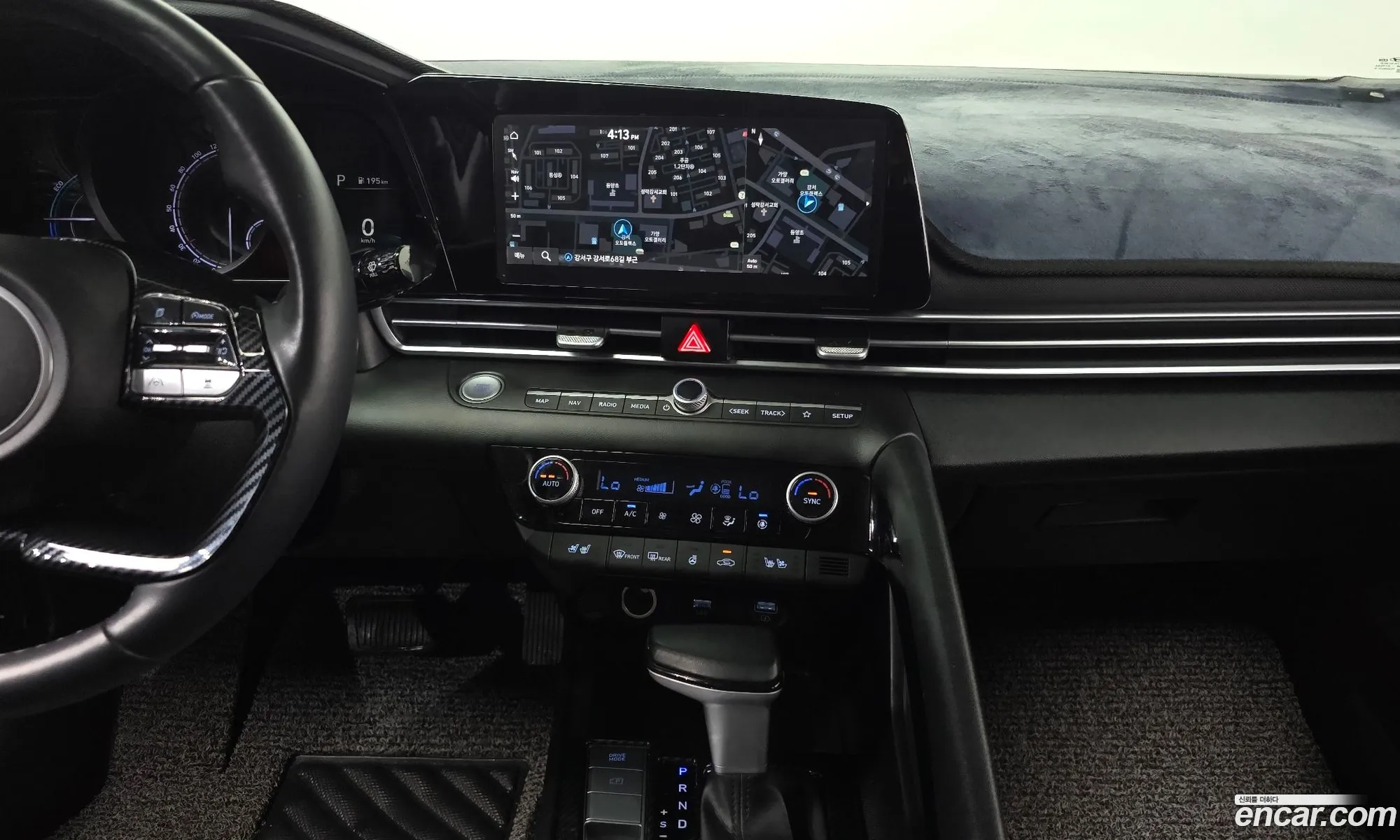 Hyundai Elantra Hybrid 2023 — 17
