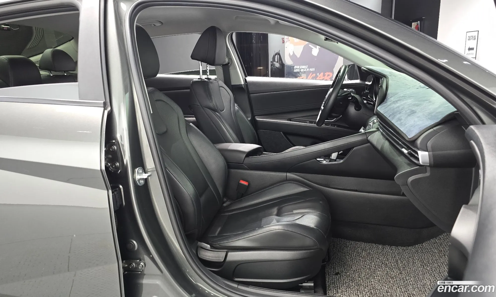 Hyundai Elantra Hybrid 2023 — 3