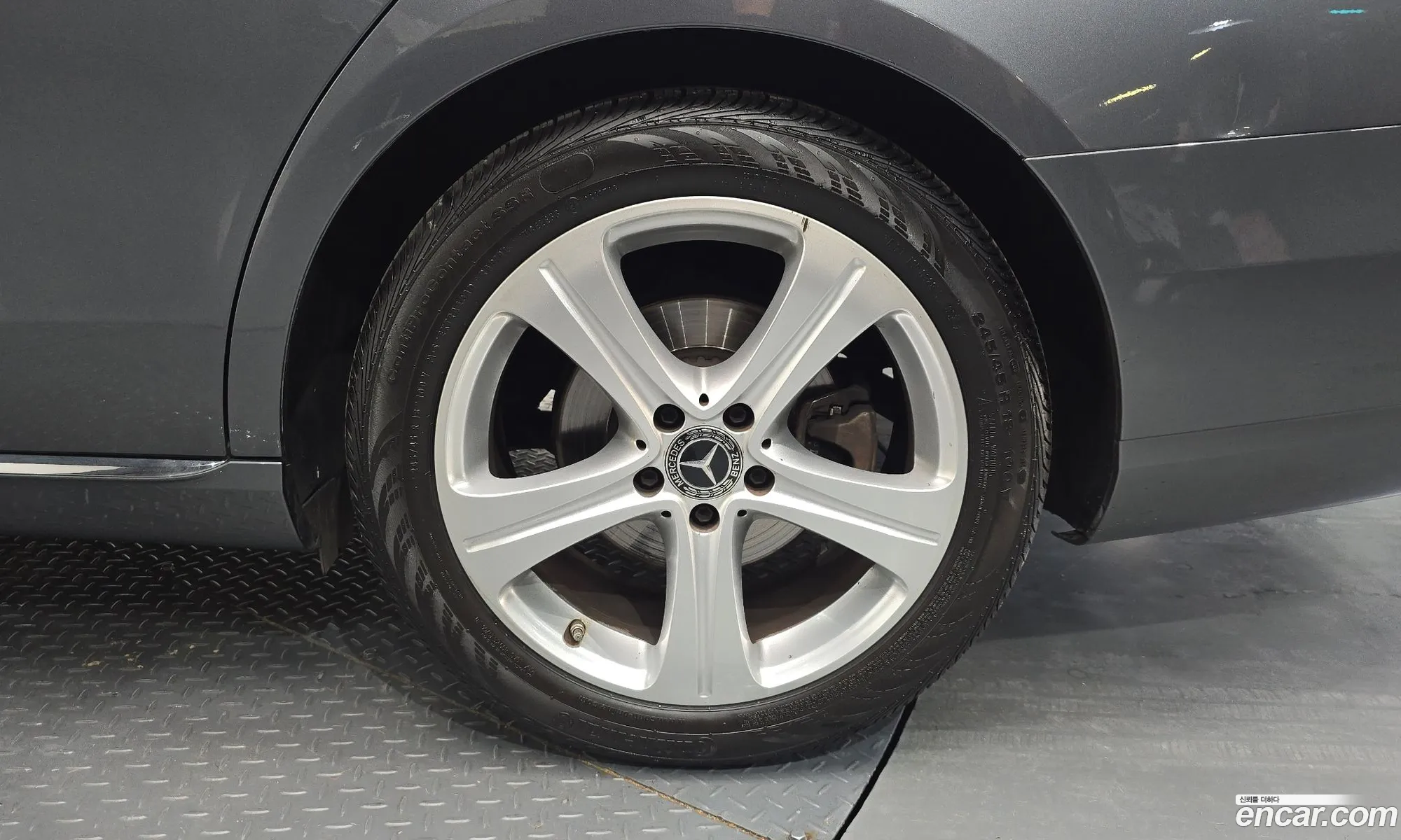 Mercedes-Benz E-Class W213 2018 WDDZF4CB8JA424697 — 21