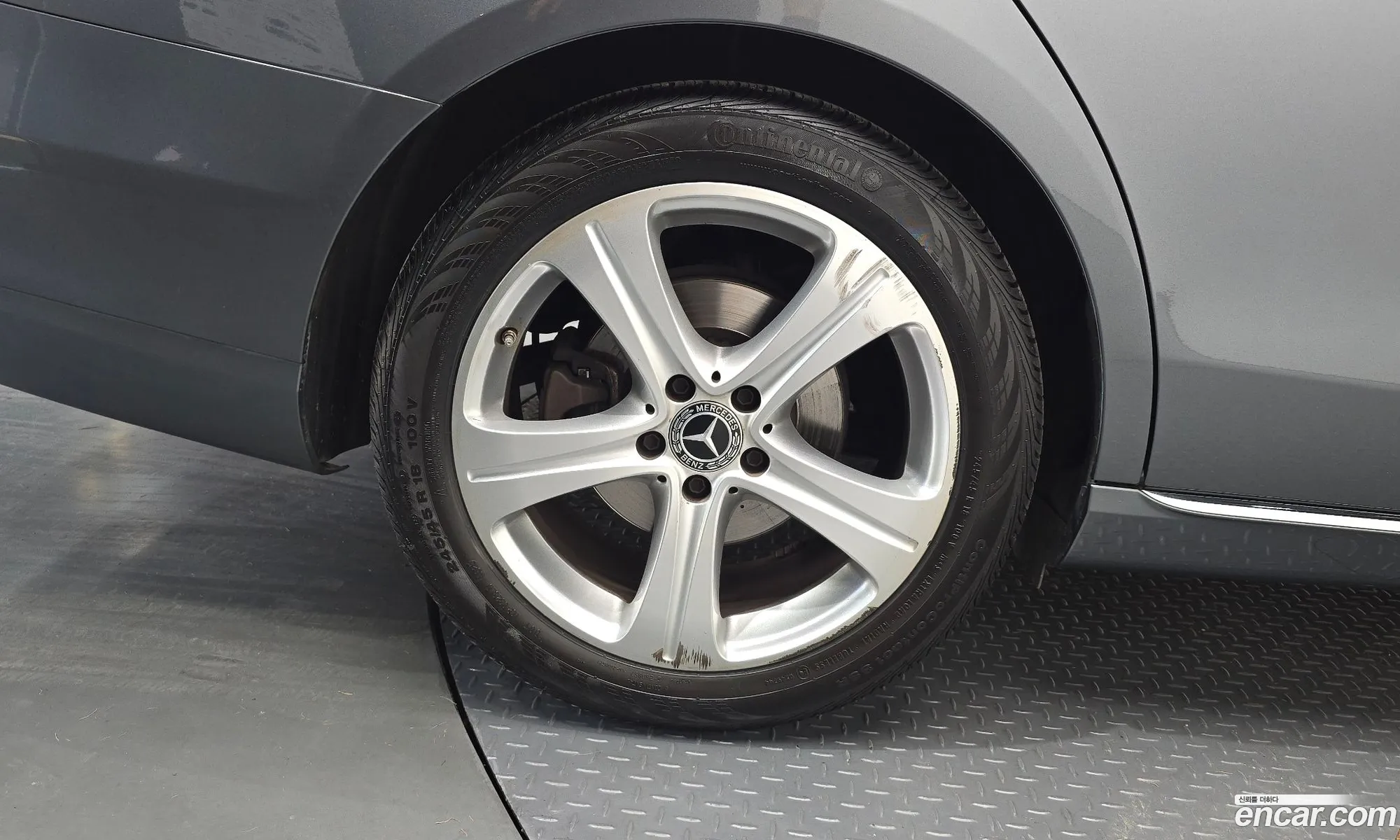 Mercedes-Benz E-Class W213 2018 WDDZF4CB8JA424697 — 10