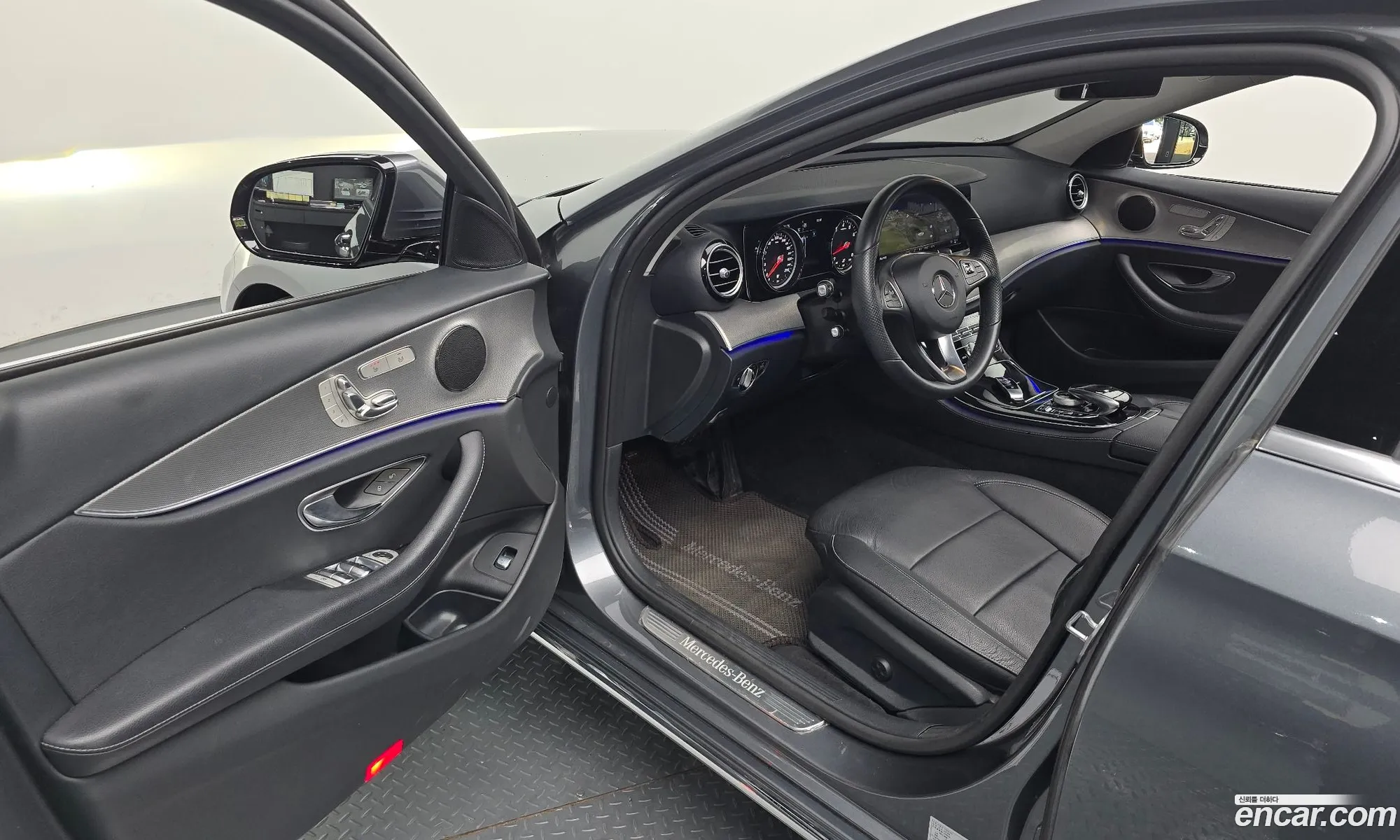 Mercedes-Benz E-Class W213 2018 WDDZF4CB8JA424697 — 8