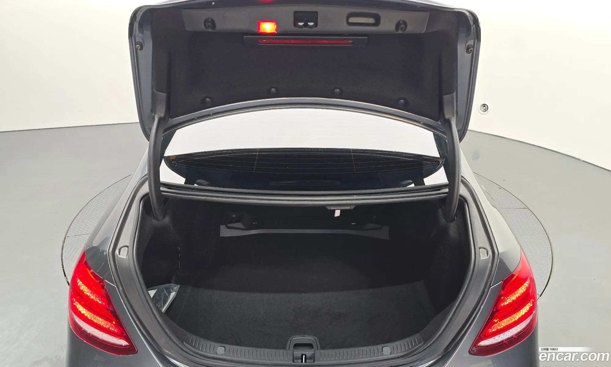 Mercedes-Benz E-Class W213 2018 WDDZF4CB8JA424697 — 30
