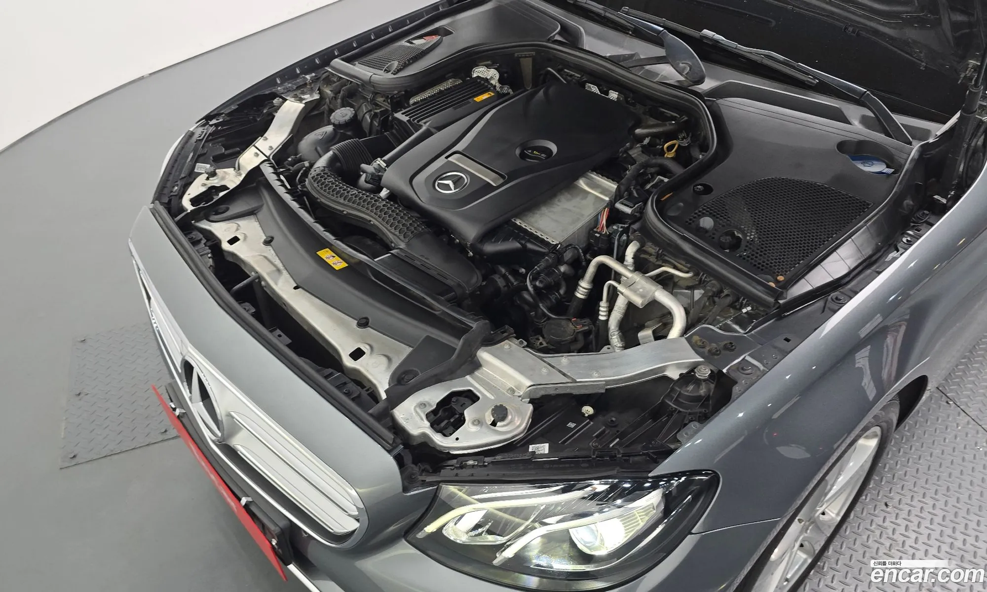 Mercedes-Benz E-Class W213 2018 WDDZF4CB8JA424697 — 9