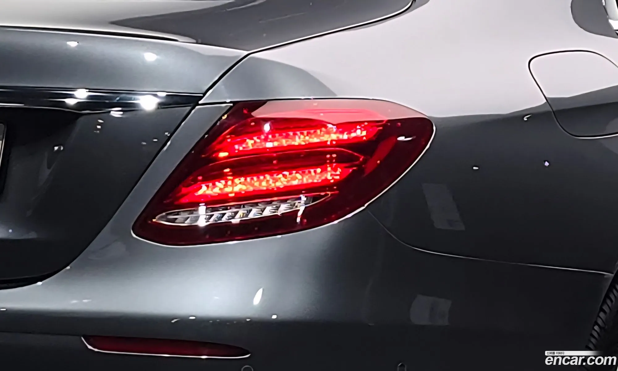 Mercedes-Benz E-Class W213 2018 WDDZF4CB8JA424697 — 23
