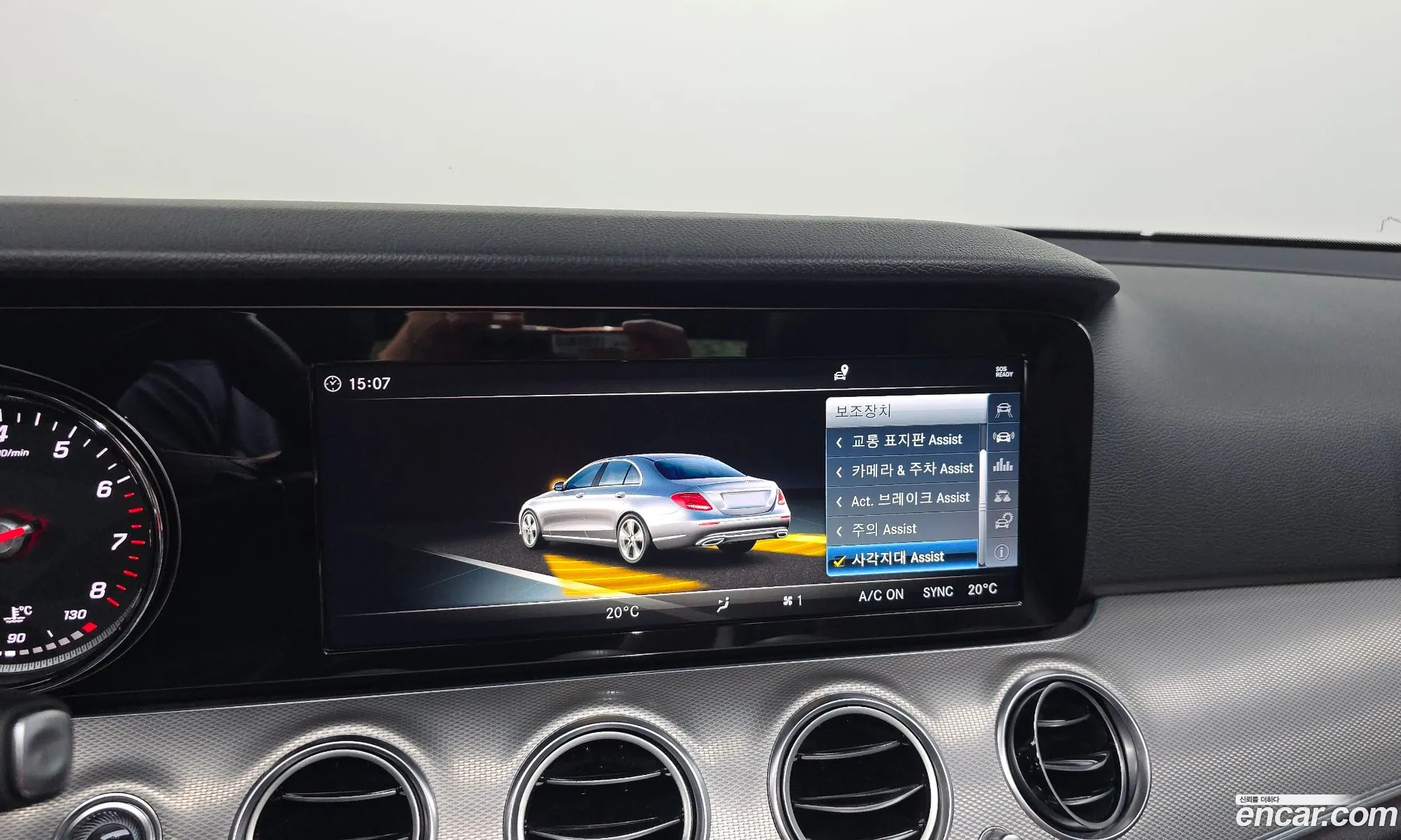 Mercedes-Benz E-Class W213 2018 WDDZF4CB8JA424697 — 17