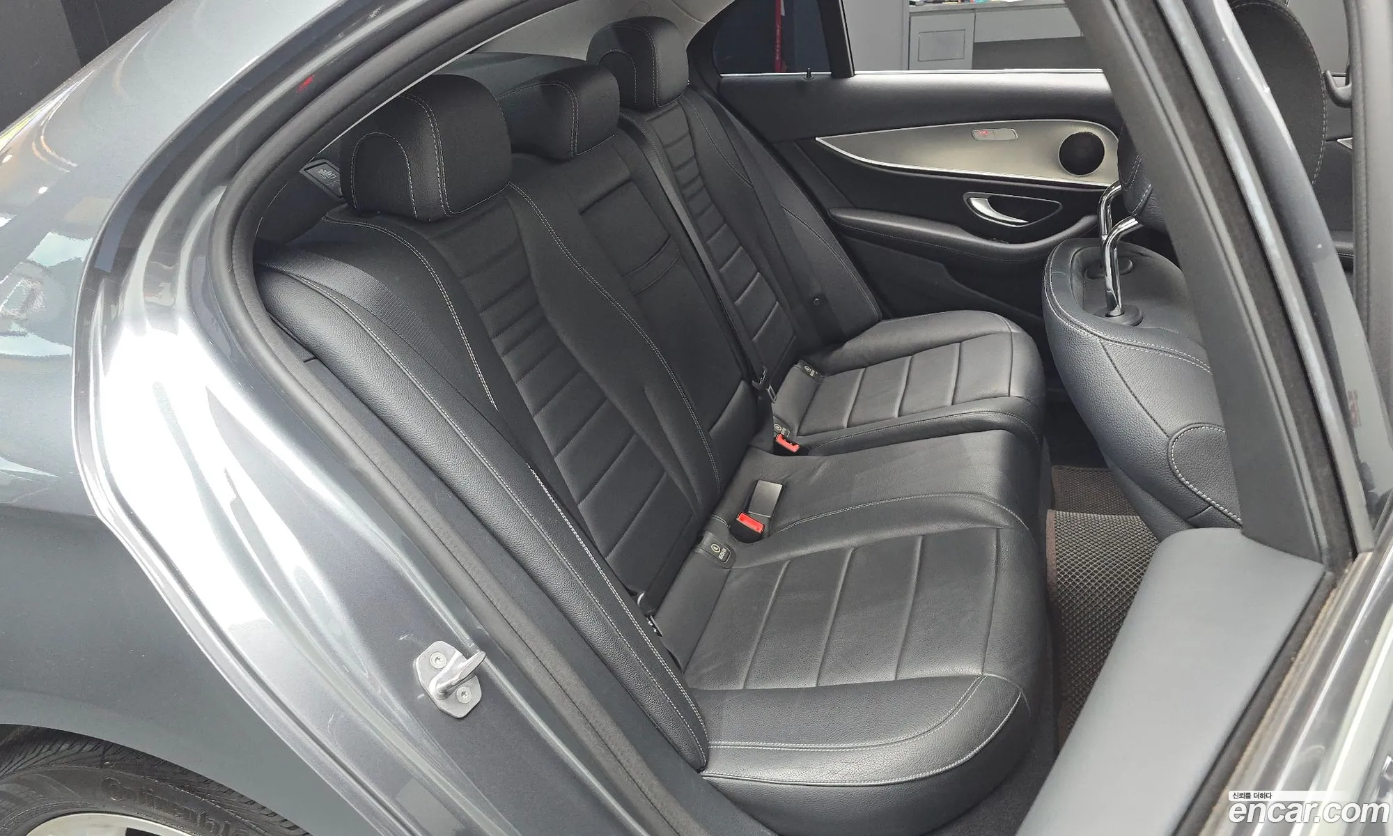Mercedes-Benz E-Class W213 2018 WDDZF4CB8JA424697 — 4