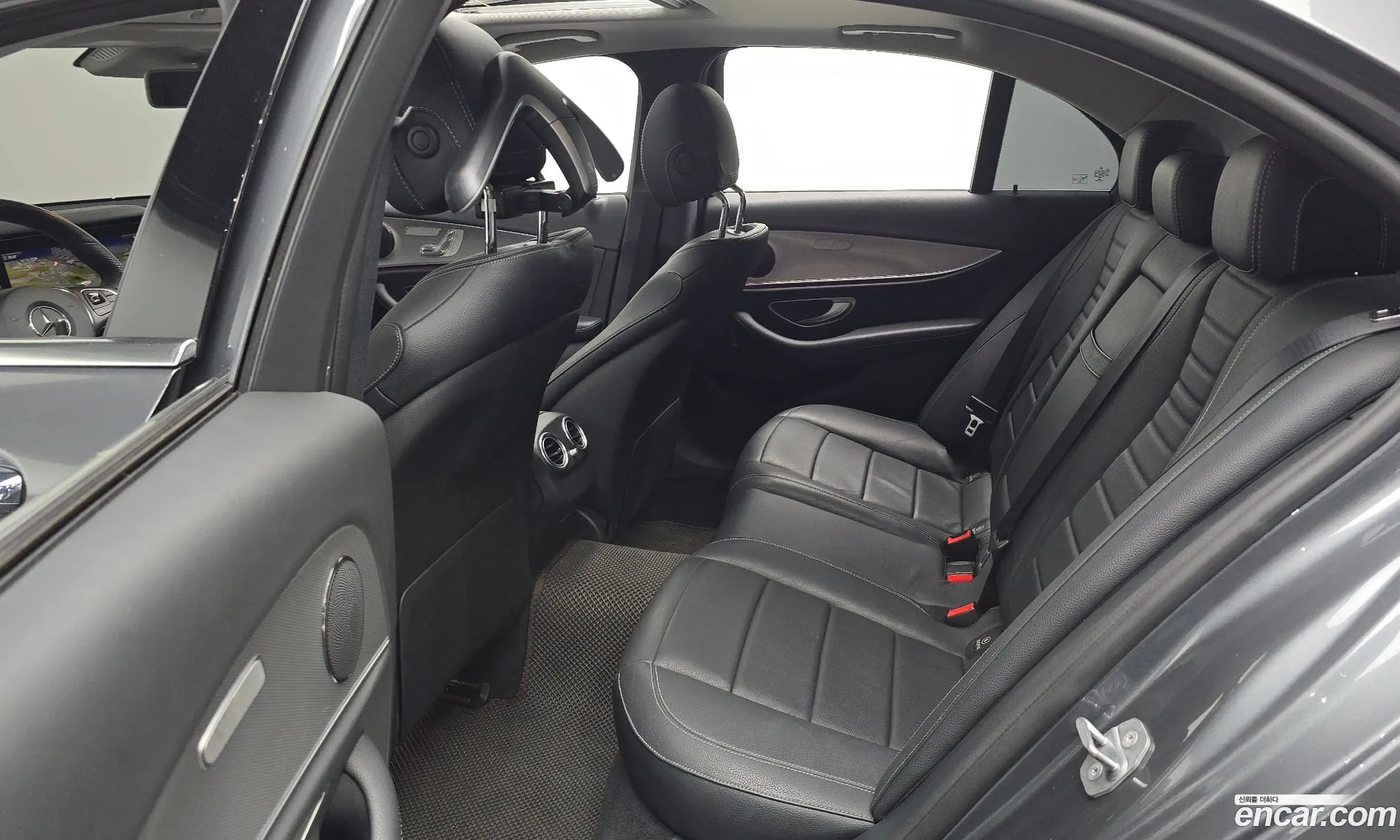 Mercedes-Benz E-Class W213 2018 WDDZF4CB8JA424697 — 5