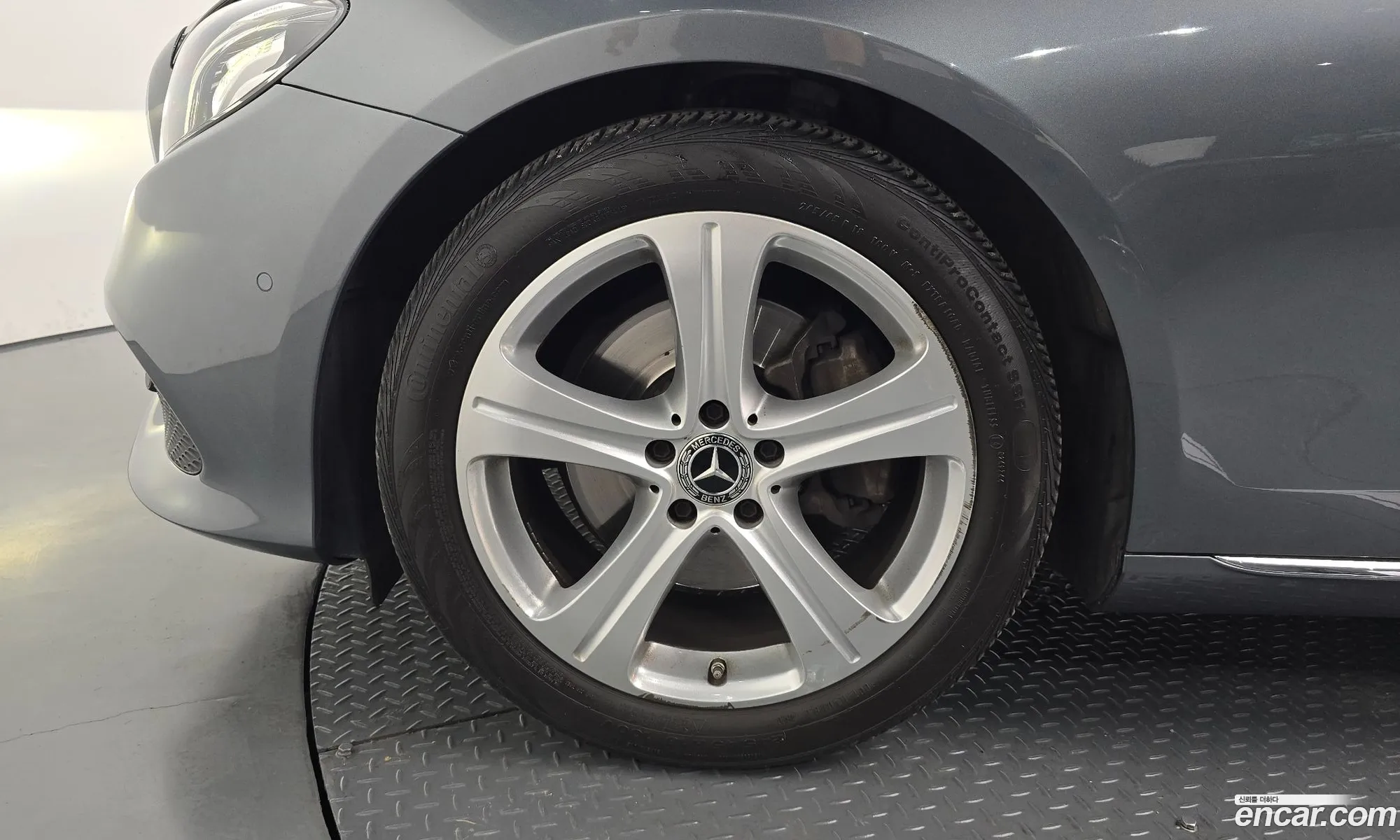 Mercedes-Benz E-Class W213 2018 WDDZF4CB8JA424697 — 15