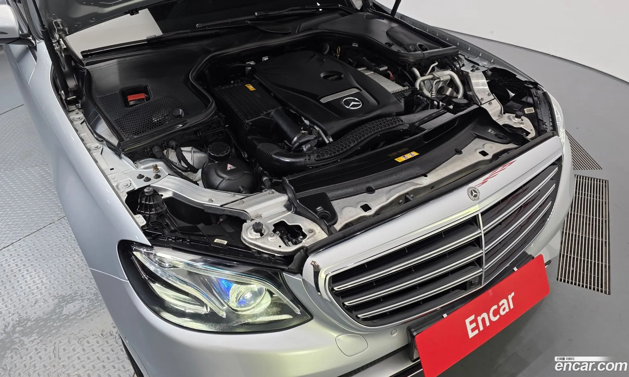 Mercedes-Benz E-Class W213 2017 WDDZF4JB0JA336679 — 12