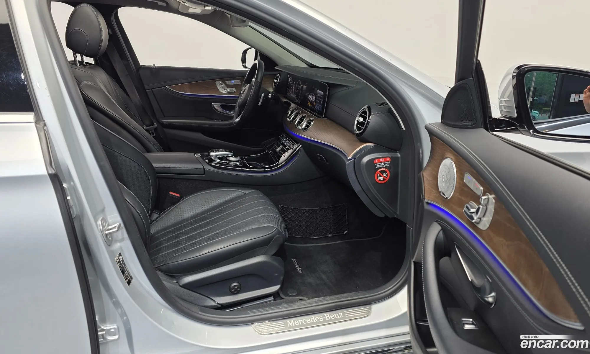 Mercedes-Benz E-Class W213 2017 WDDZF4JB0JA336679 — 6