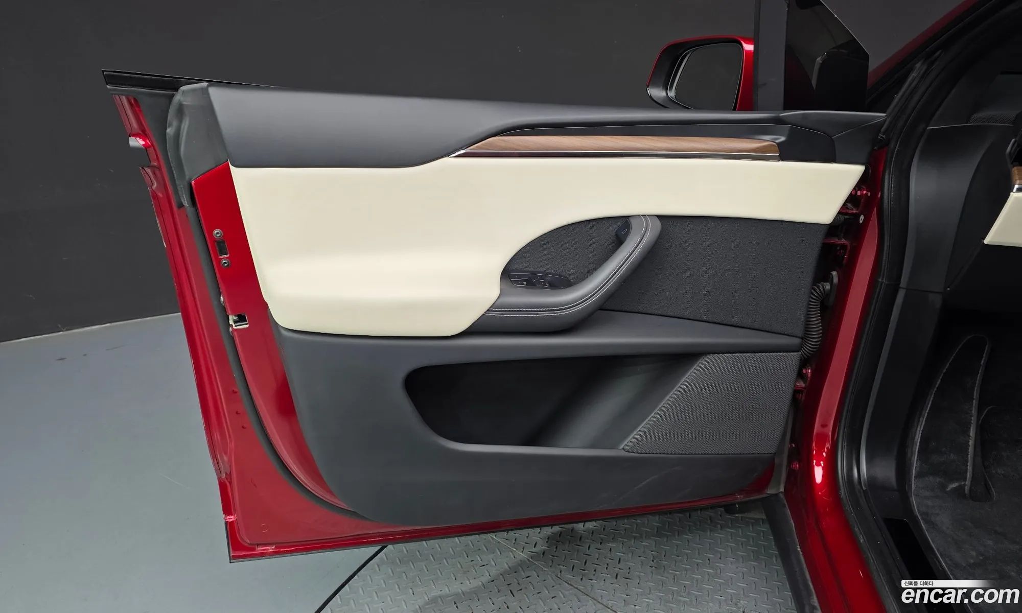 Tesla Model X 2023 — 14