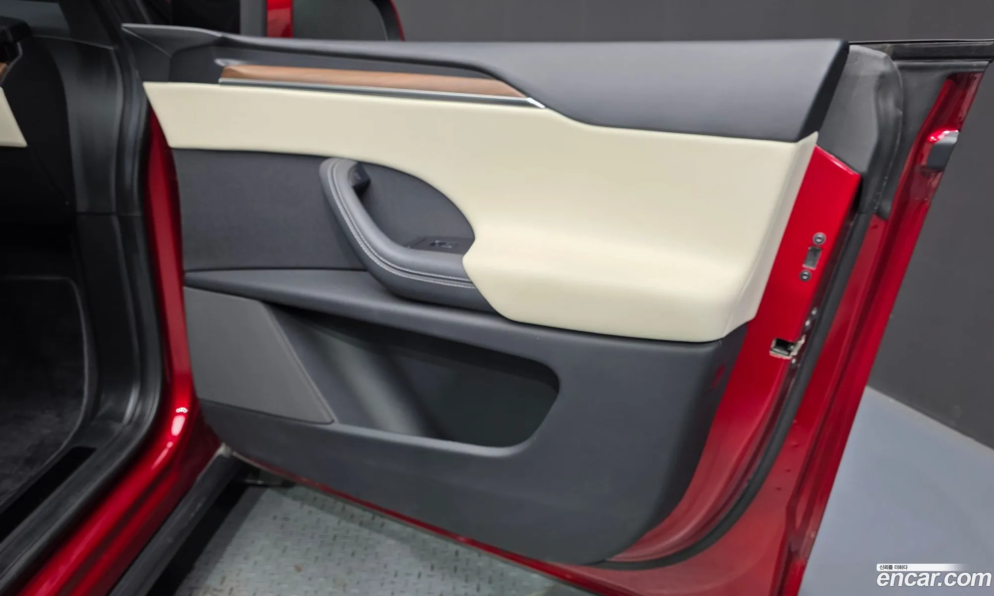 Tesla Model X 2023 — 13