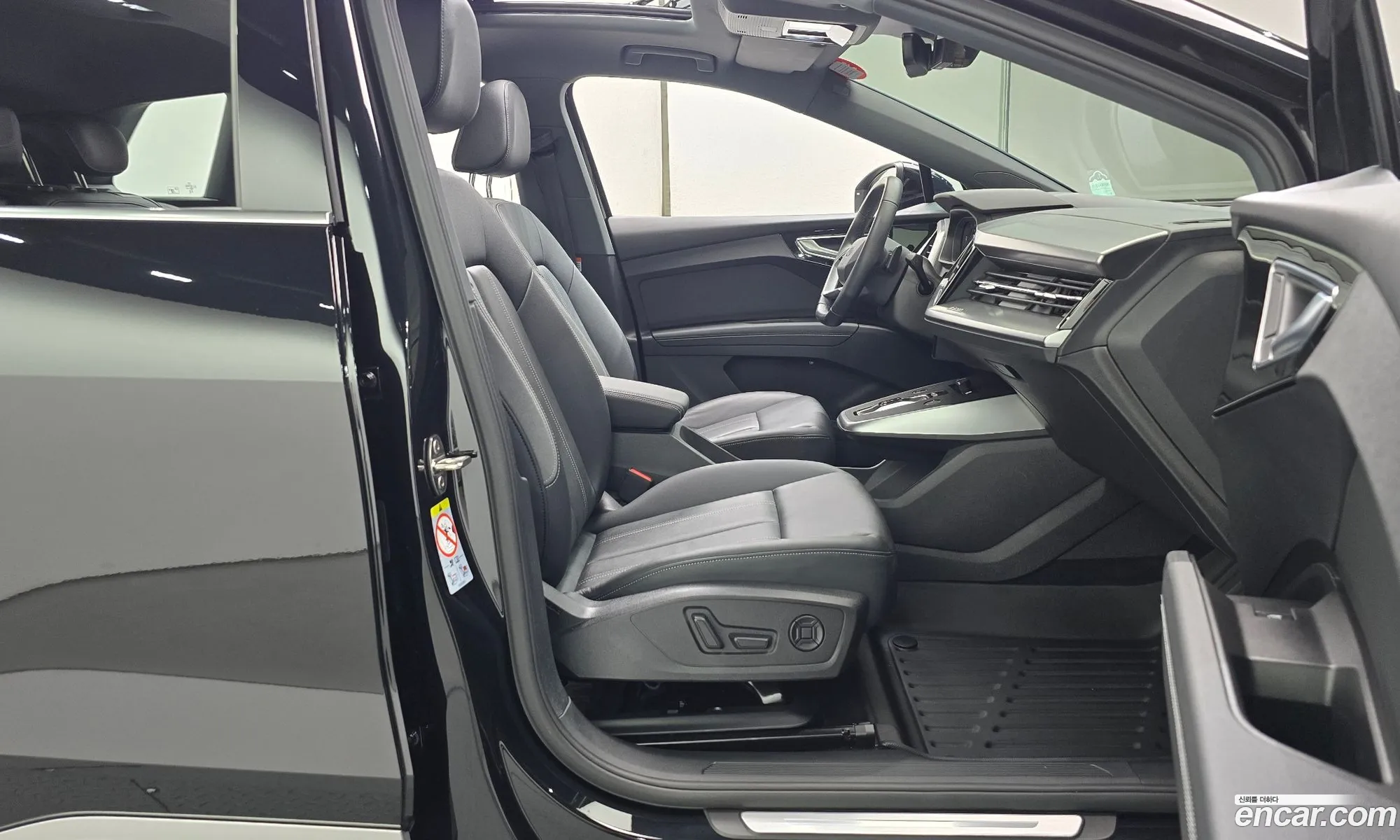 Audi Q4 e-tron 2023 WAUZZZFZ5PP056263 — 25