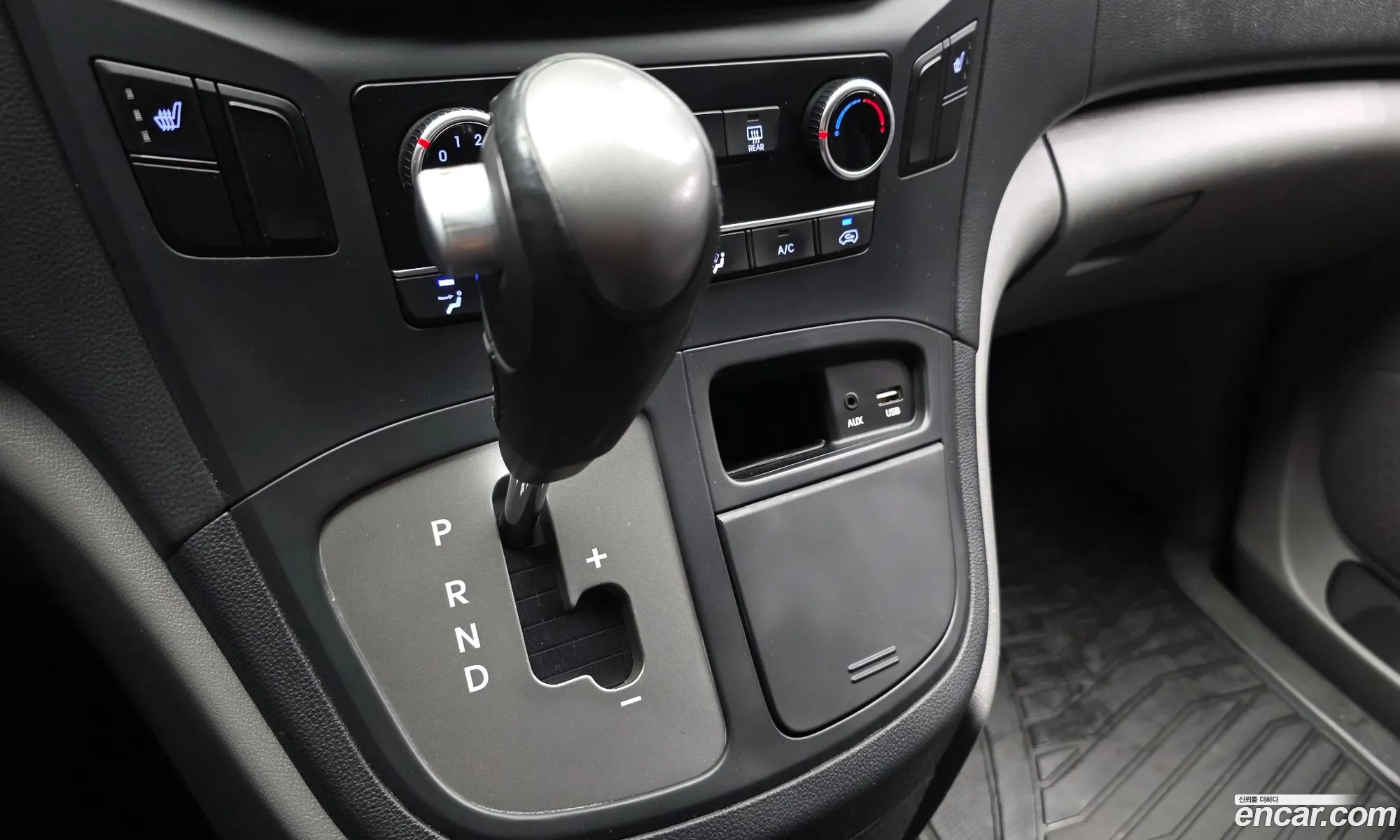 Hyundai Grand Starex 2018 — 16