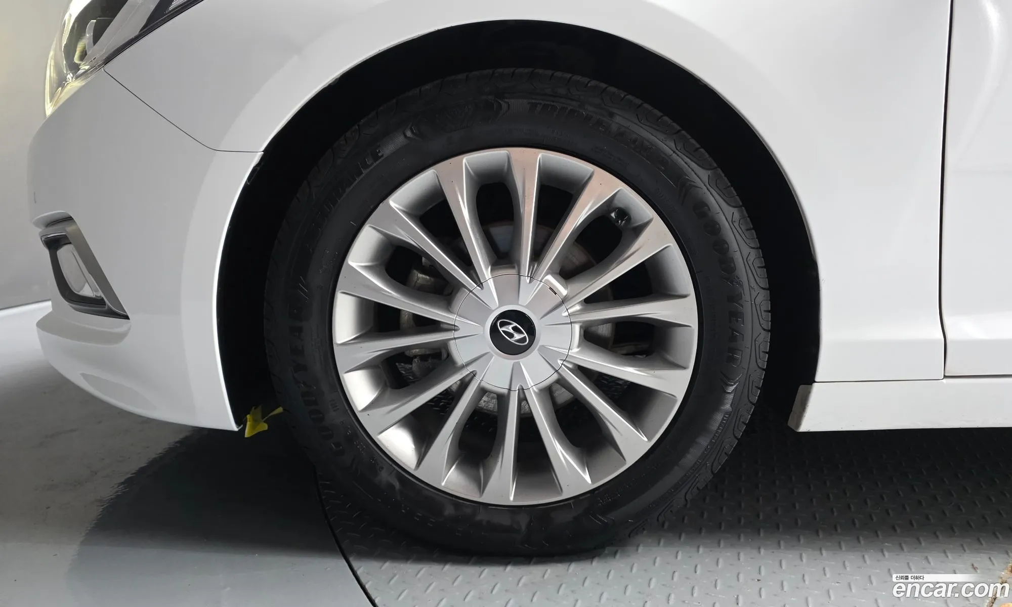 Hyundai LF Sonata 2017 — 24