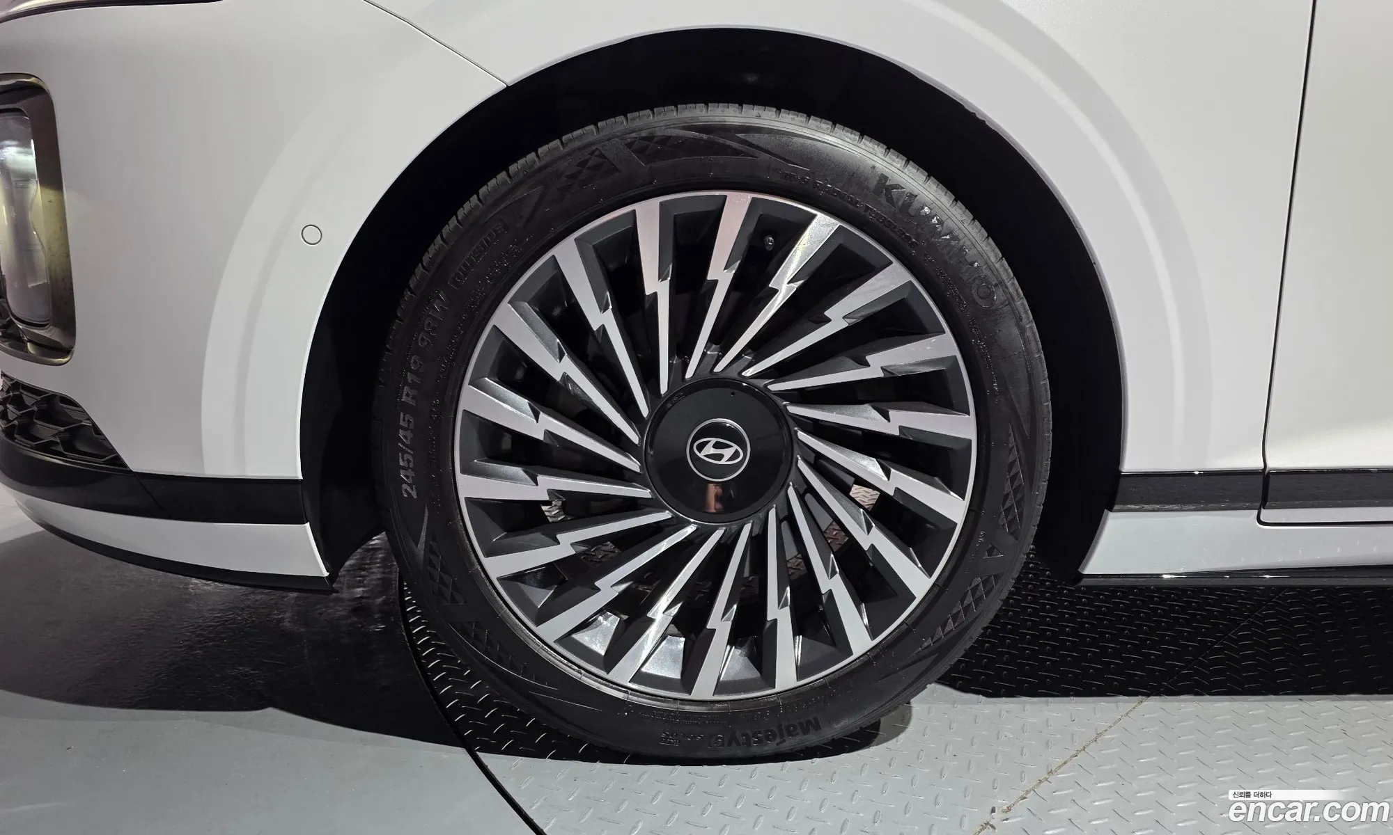 Hyundai Grandeur 2023 — 21