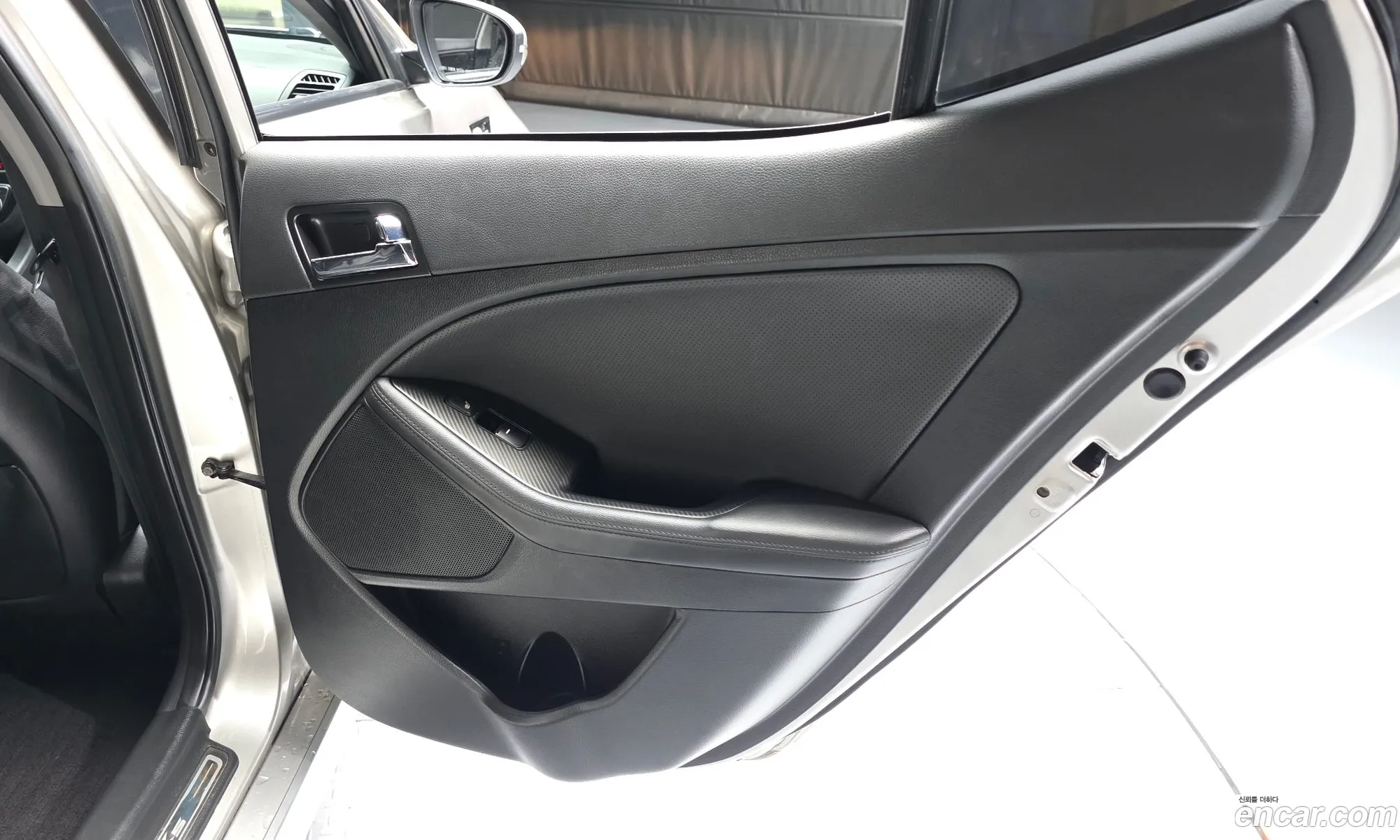 Kia K5 Hybrid 2011 — 15