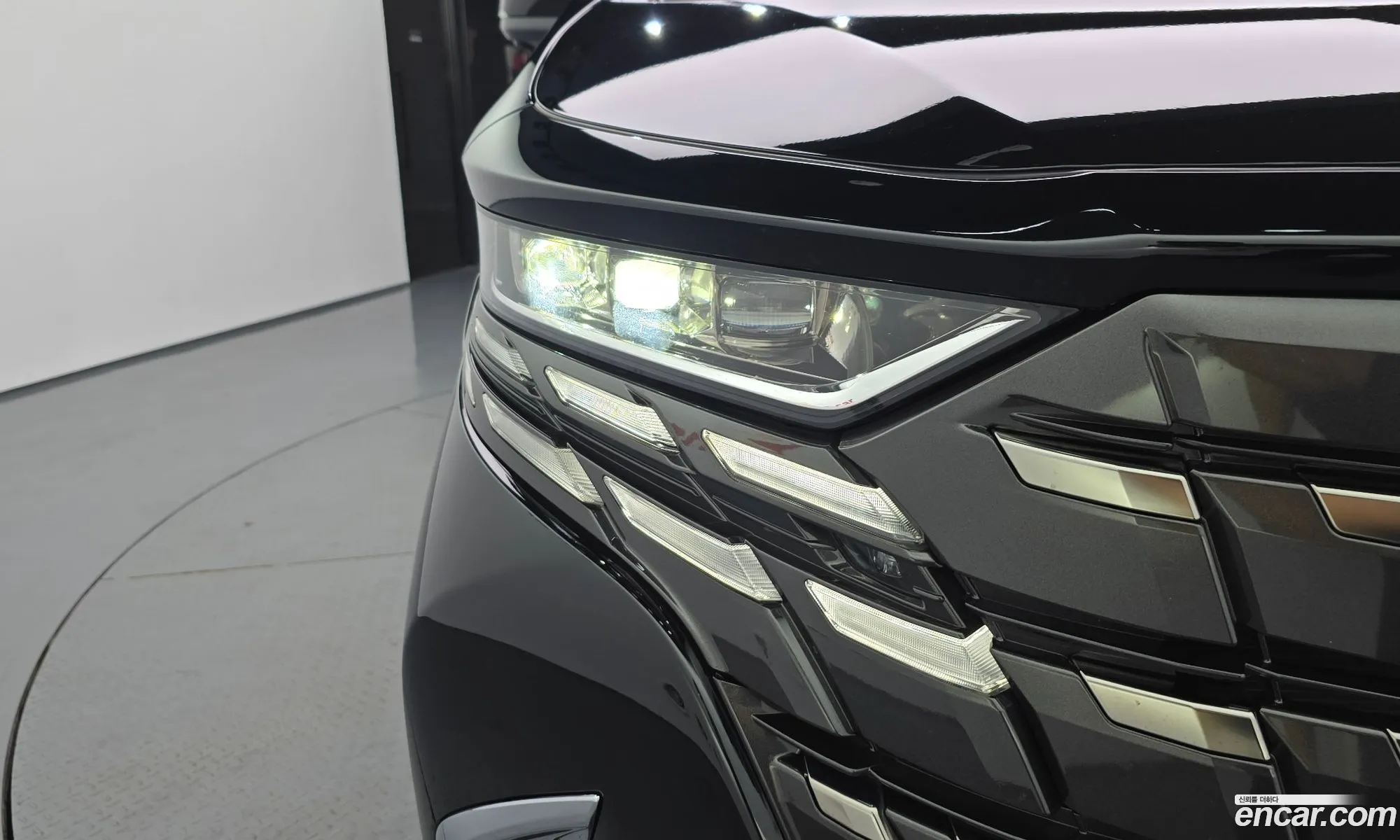 Toyota Alphard 2024 — 19