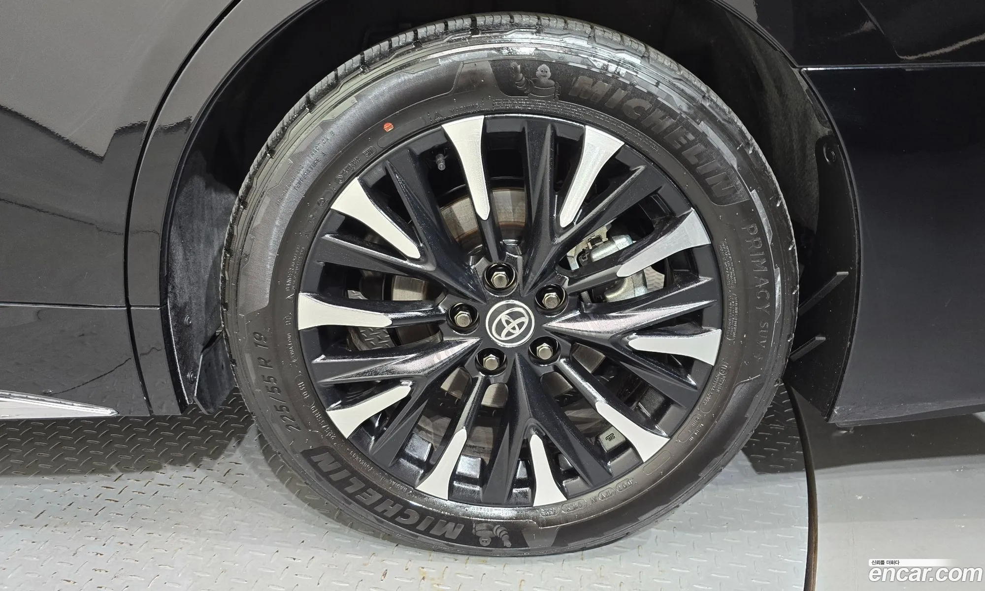 Toyota Alphard 2024 — 24