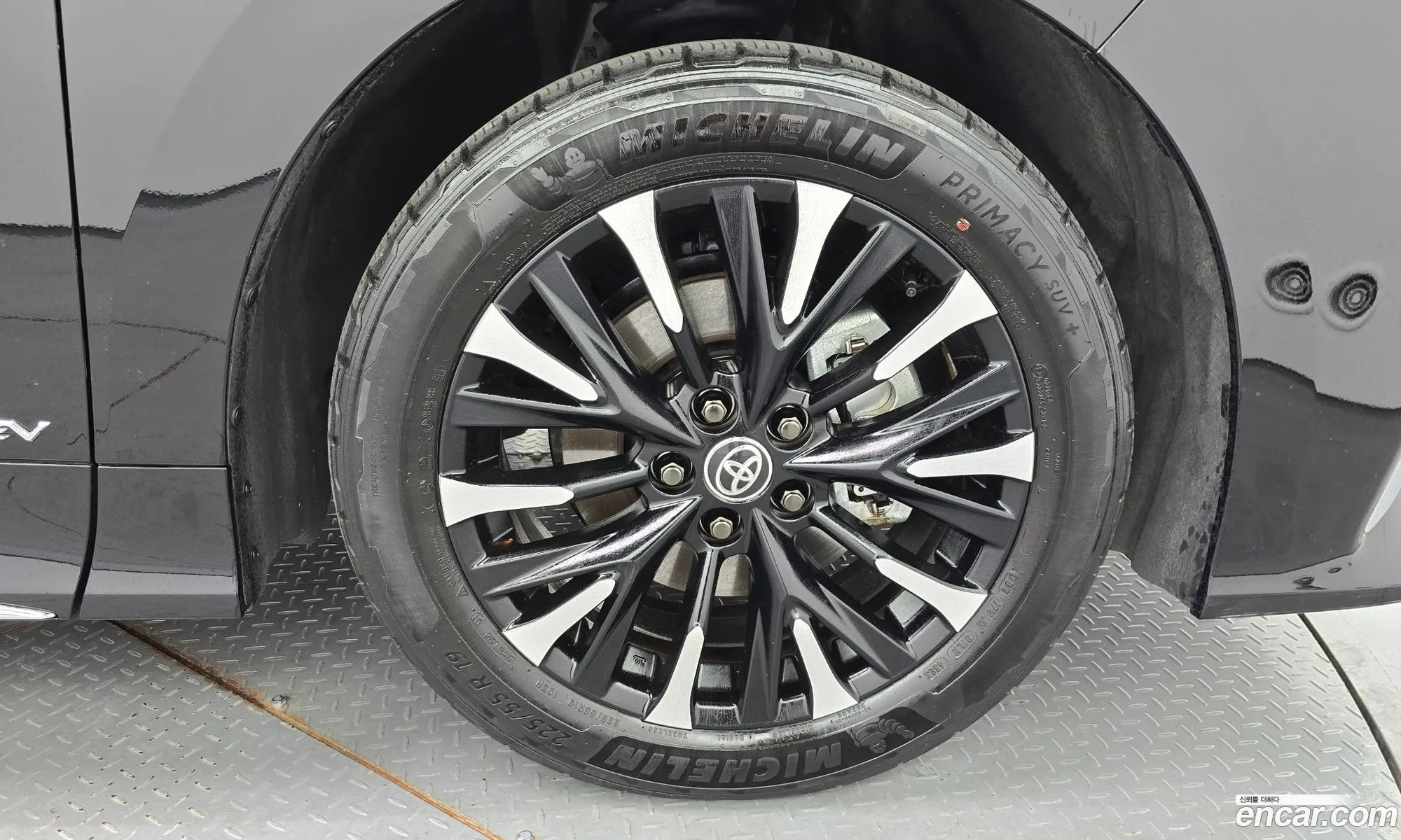 Toyota Alphard 2024 — 26