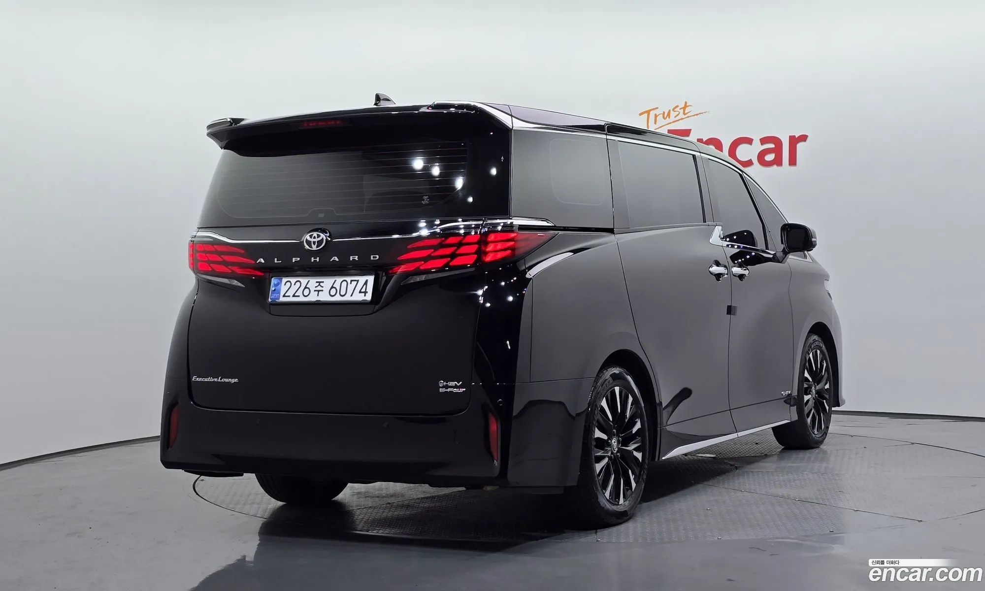 Toyota Alphard 2024 — 3