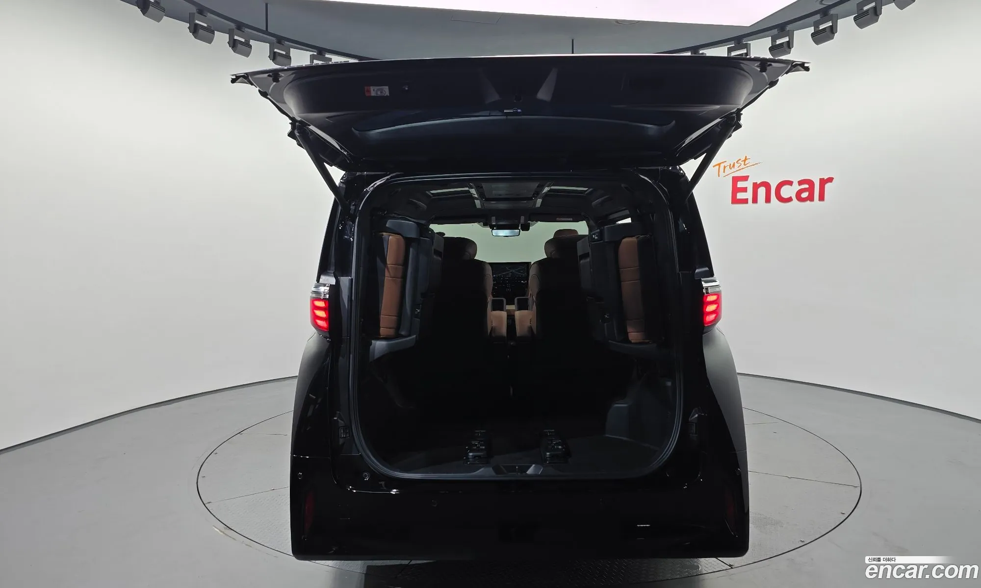 Toyota Alphard 2024 — 18