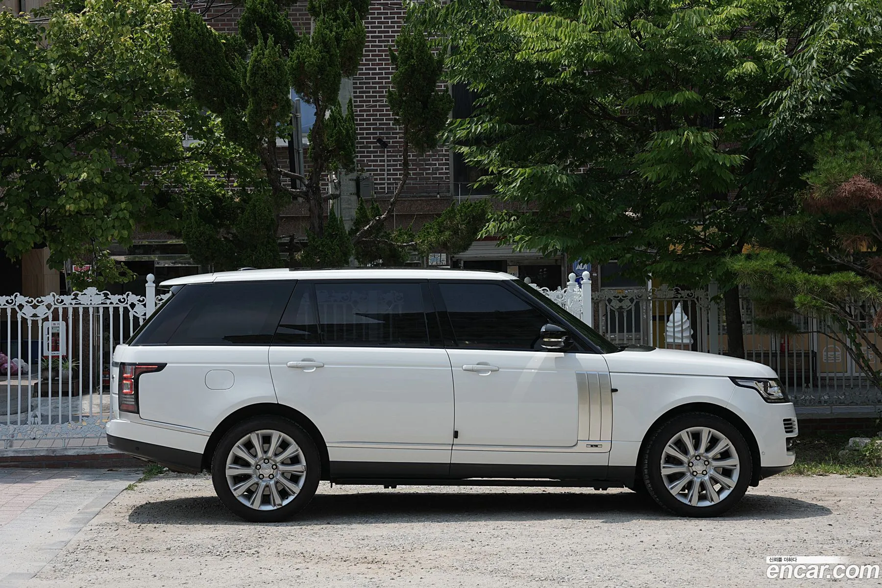 Land Rover Range Rover 2016 — 17