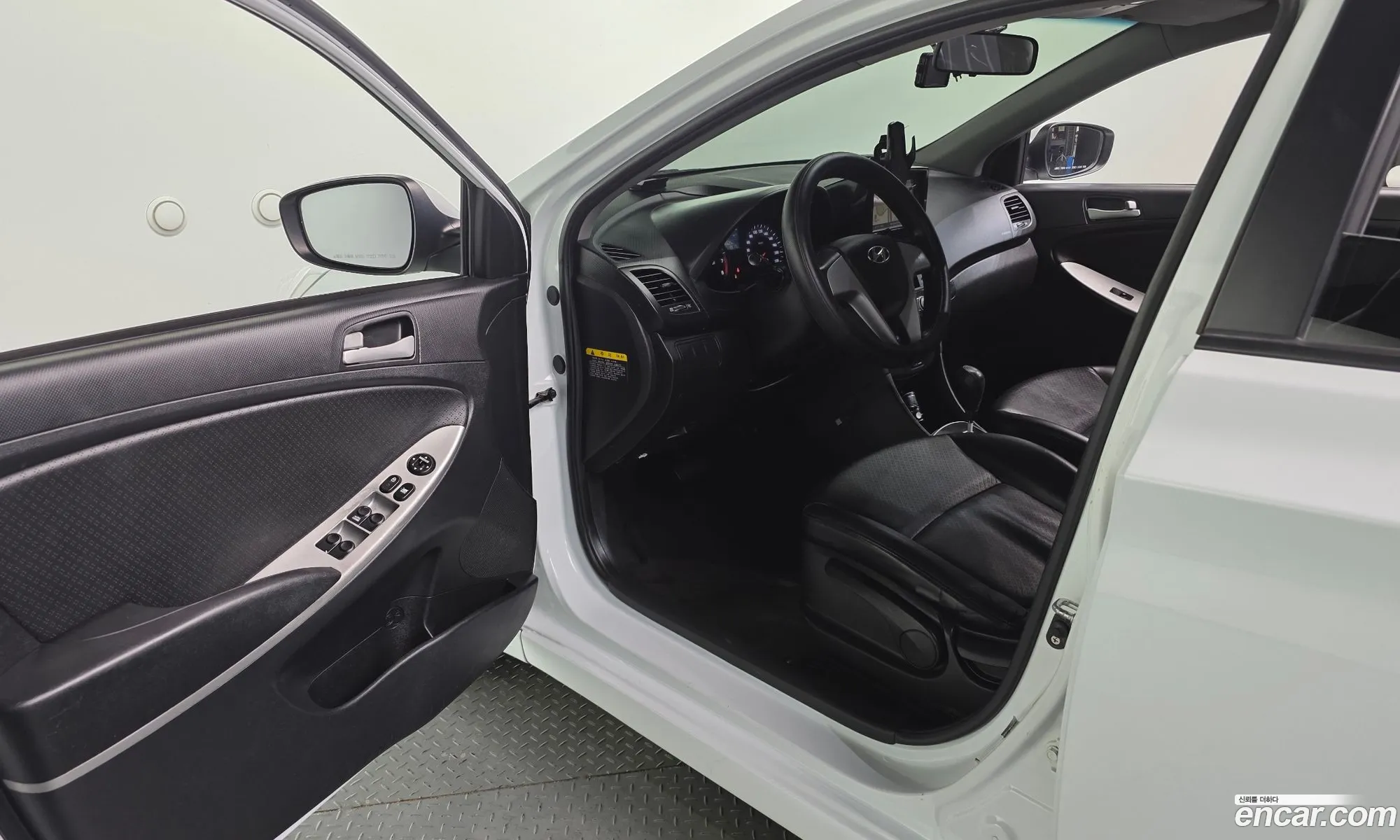Hyundai Accent 2011 — 2