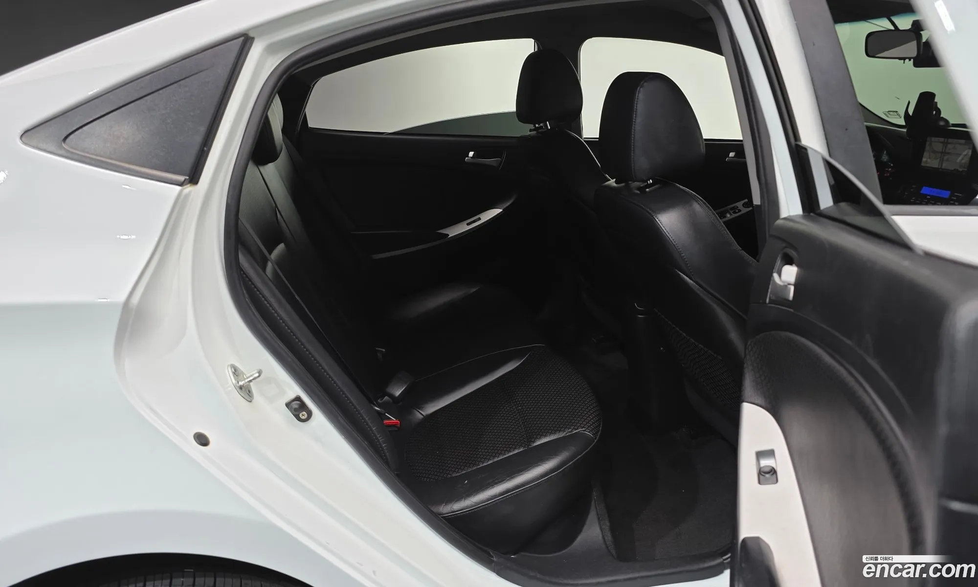 Hyundai Accent 2011 — 3