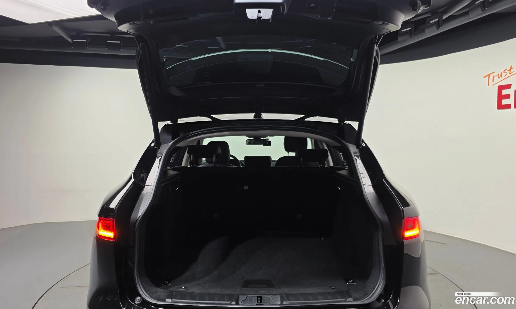 Jaguar F-Pace 2018 SADCA2BNXJA291542 — 2