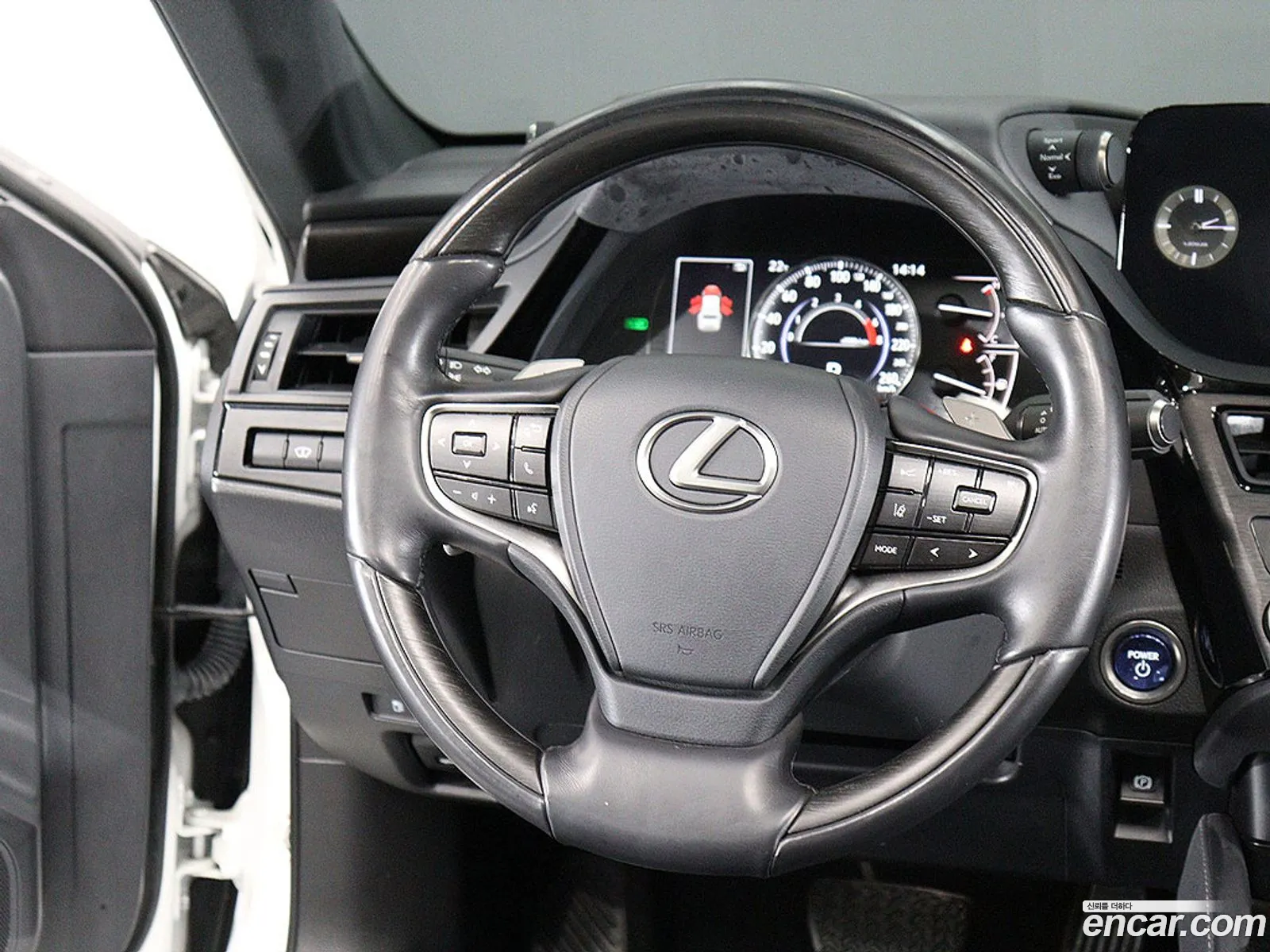 Lexus ES300h 7th Gen 2022 — 9