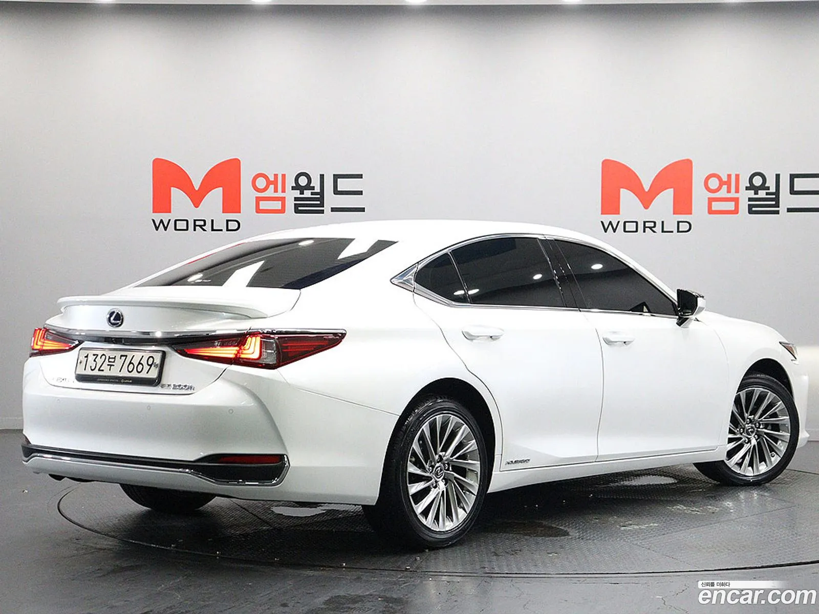 Lexus ES300h 7th Gen 2022 — 10