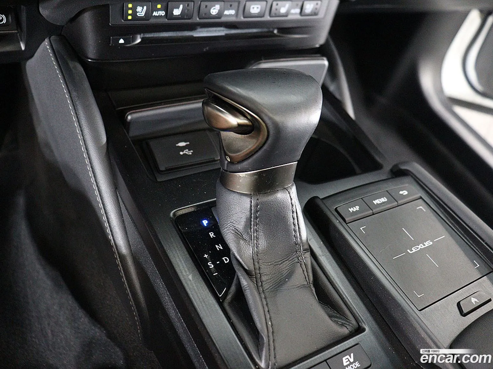 Lexus ES300h 7th Gen 2022 — 3